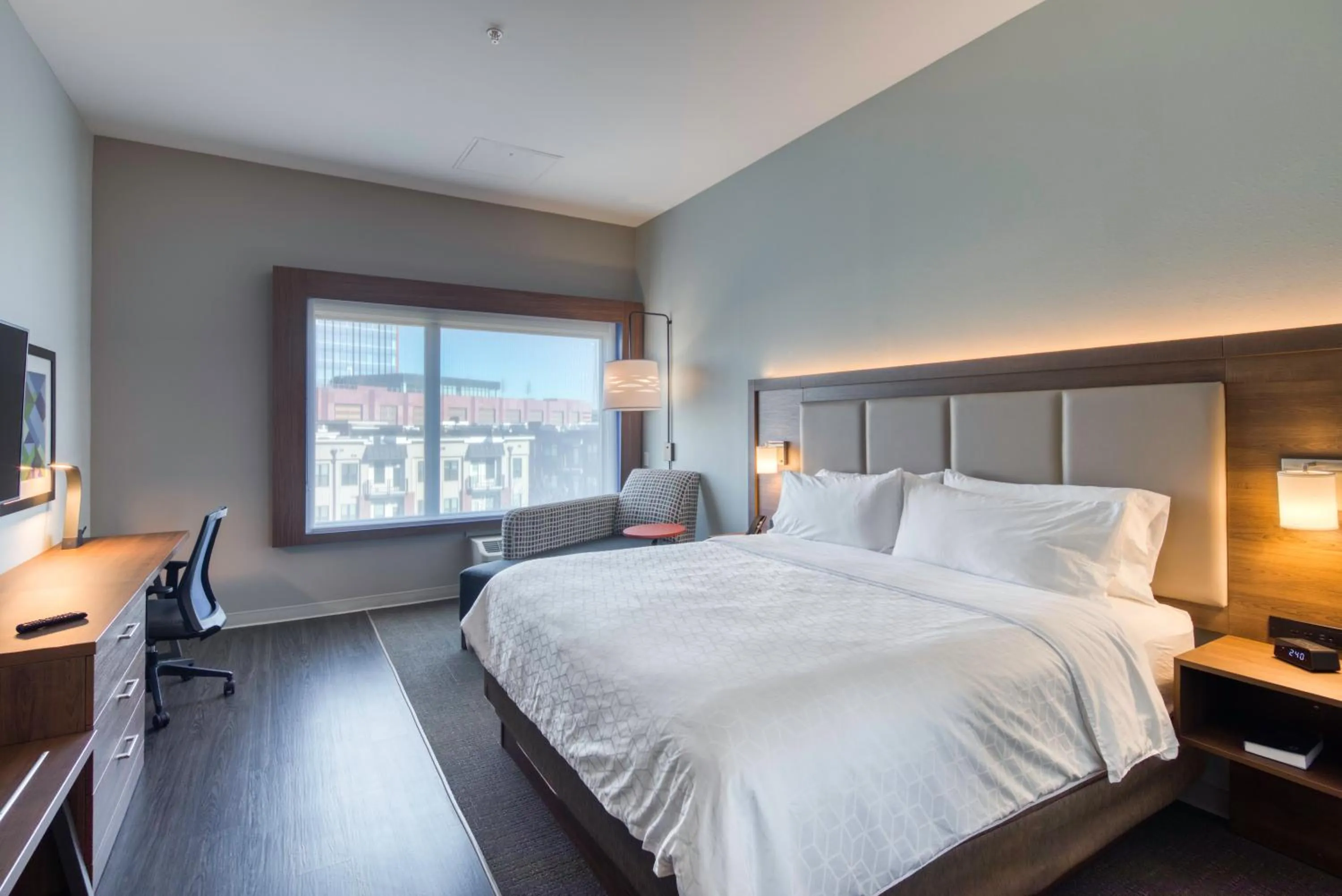 Photo of the whole room, Bed in Holiday Inn Express & Suites - Charlotte - South End by IHG