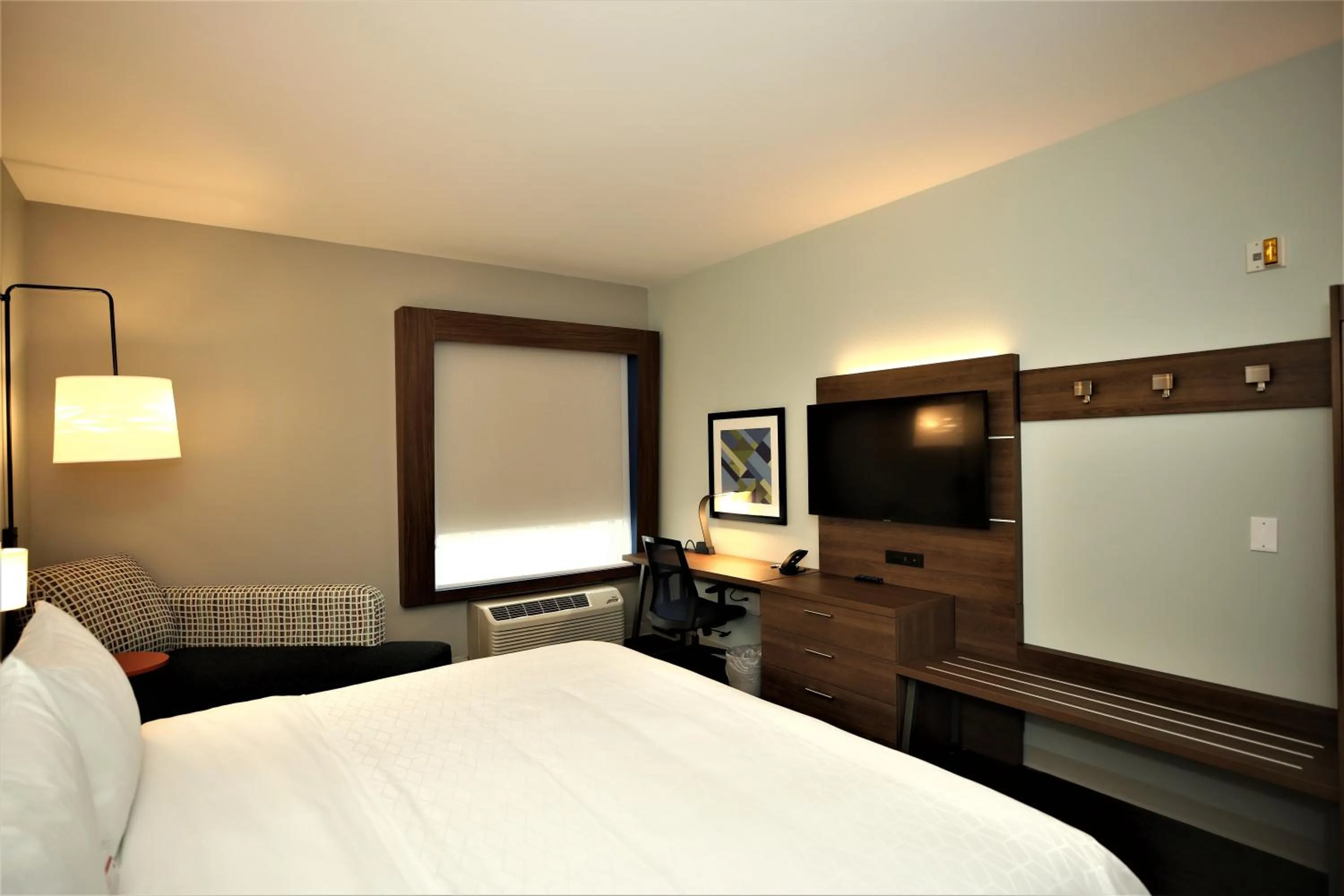 Photo of the whole room, Bed in Holiday Inn Express & Suites - Charlotte - South End by IHG