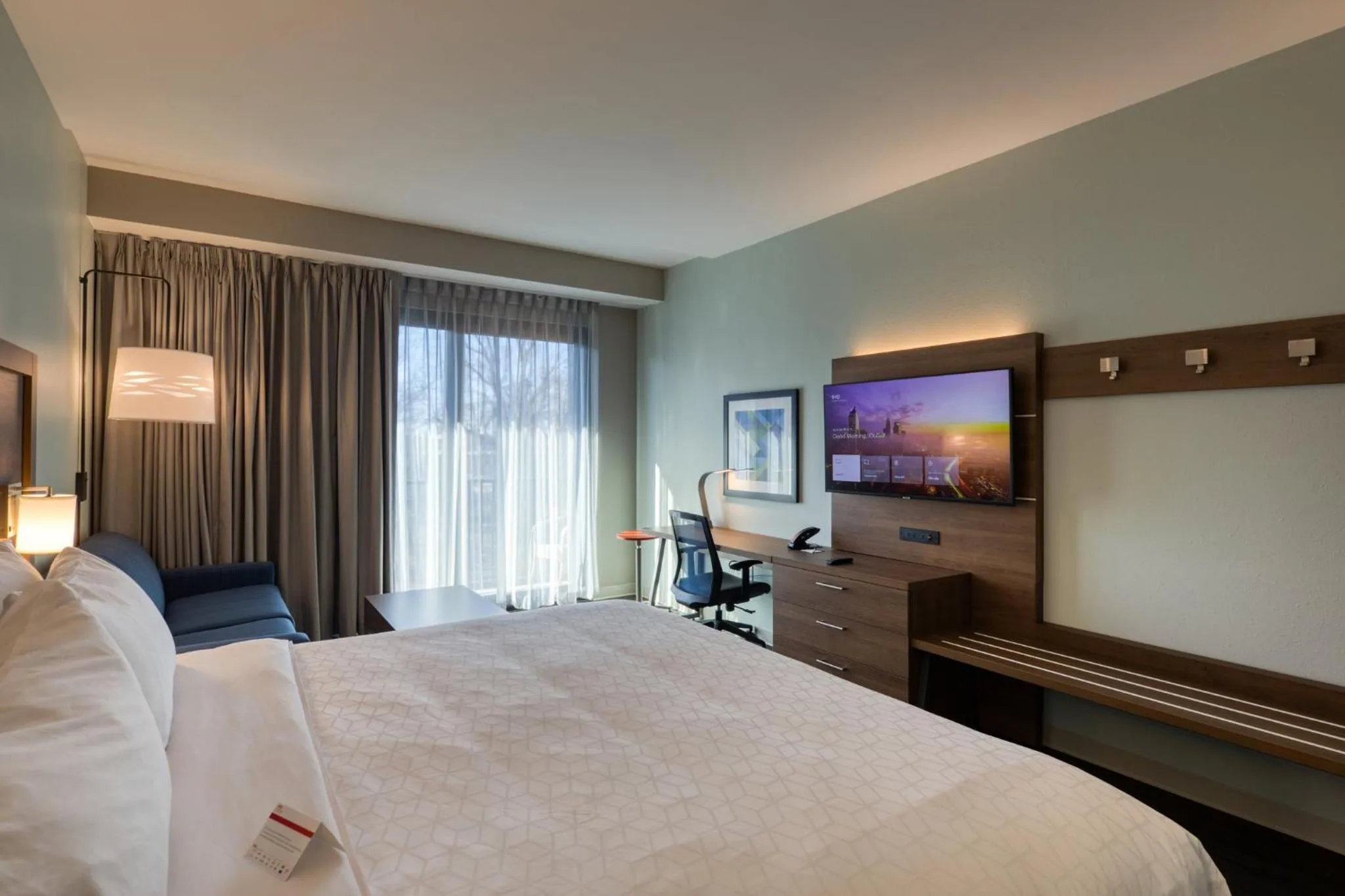 Photo of the whole room, Bed in Holiday Inn Express & Suites - Charlotte - South End by IHG