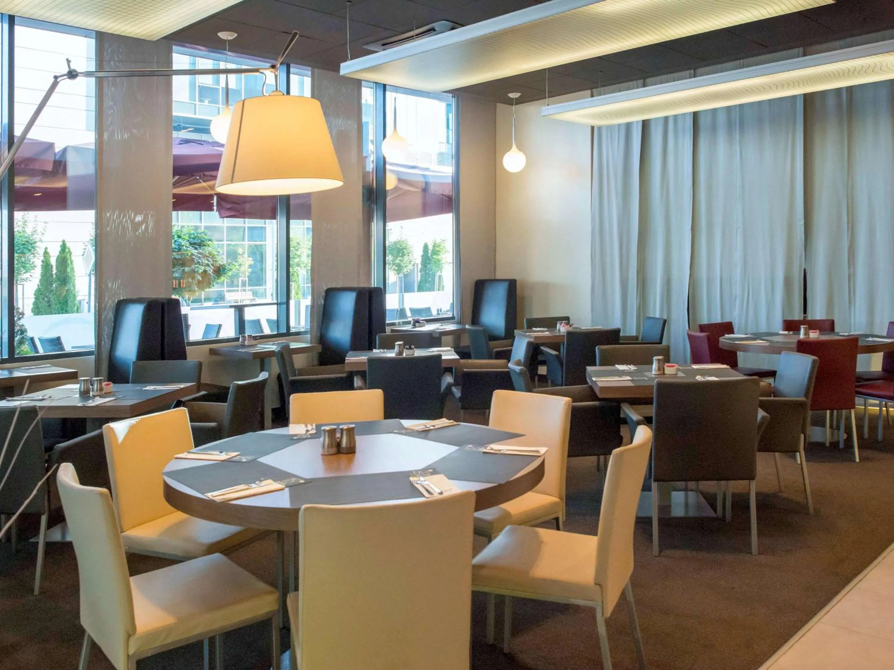 Restaurant/places to eat in Novotel Sofia