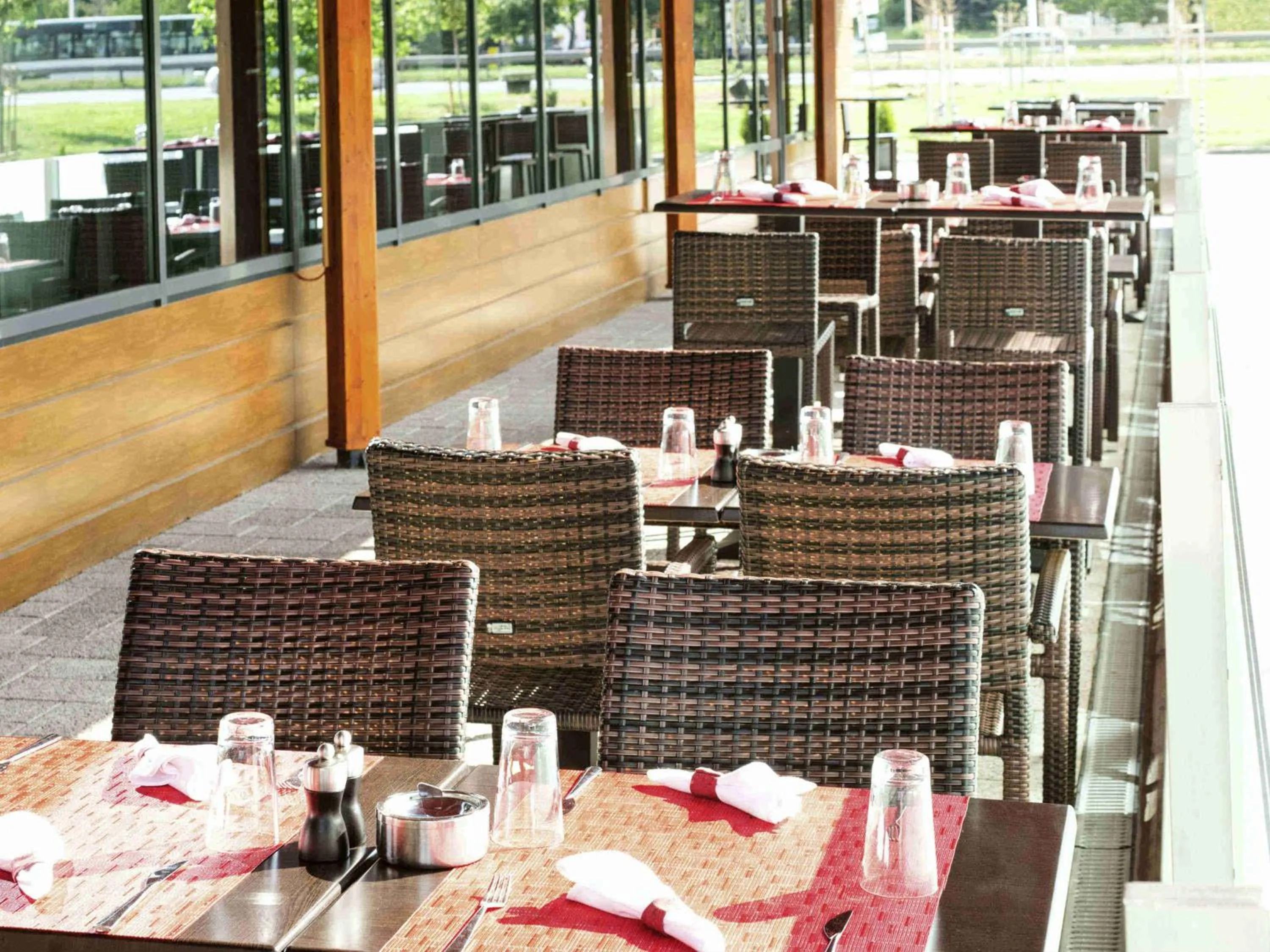 Restaurant/places to eat in Novotel Sofia