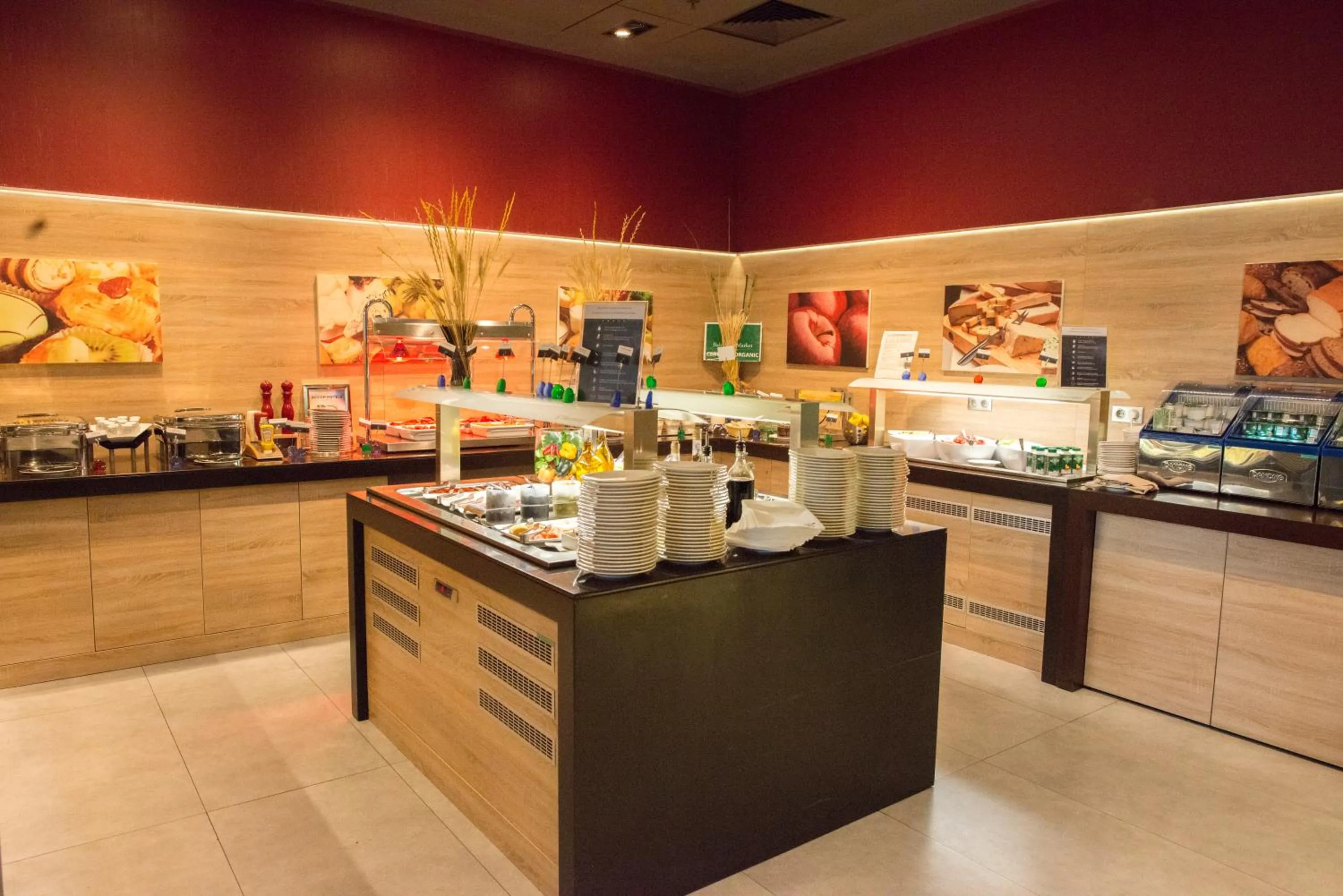 Restaurant/places to eat in Novotel Sofia