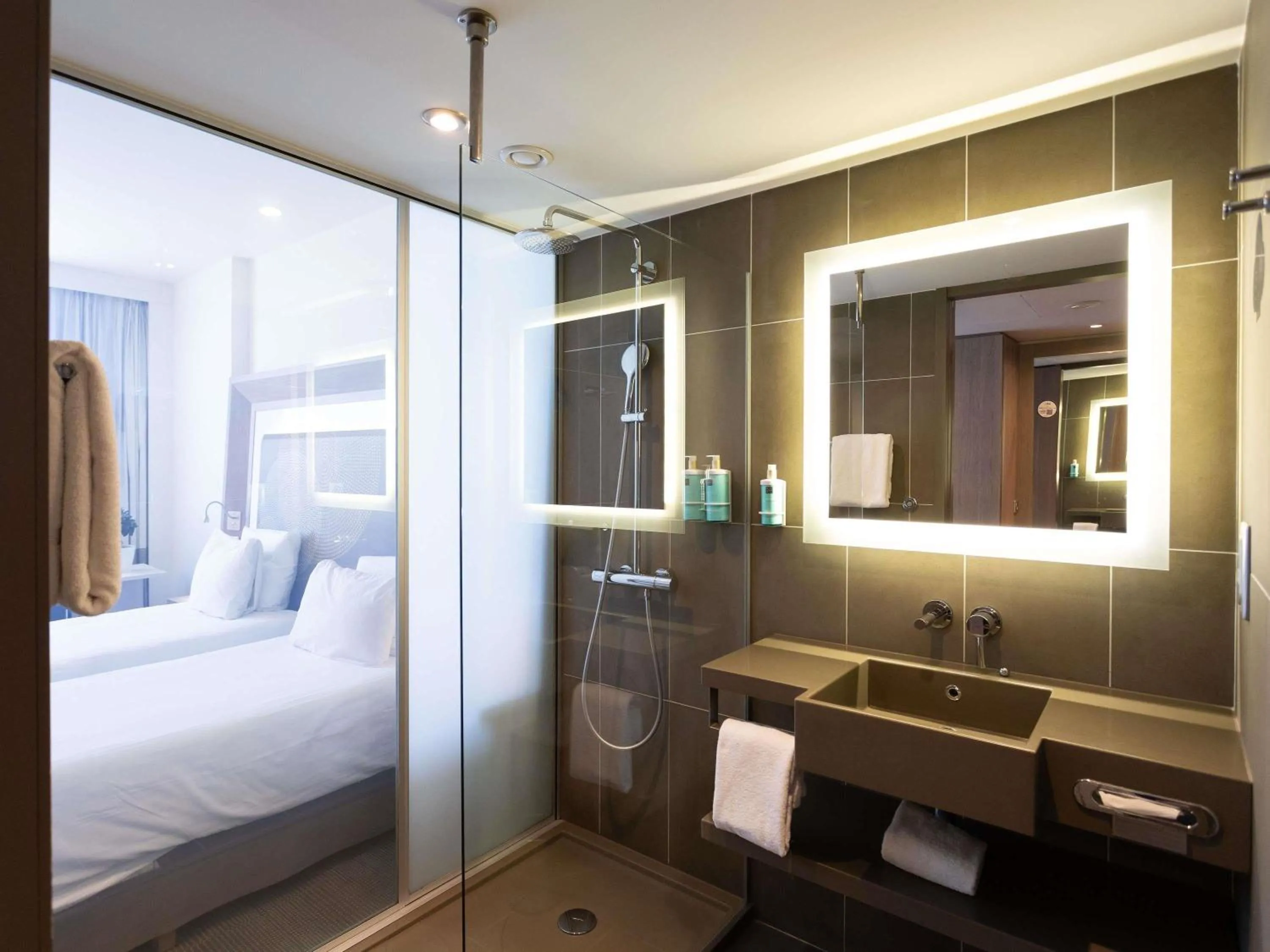 Bedroom, Bed in Novotel Sofia