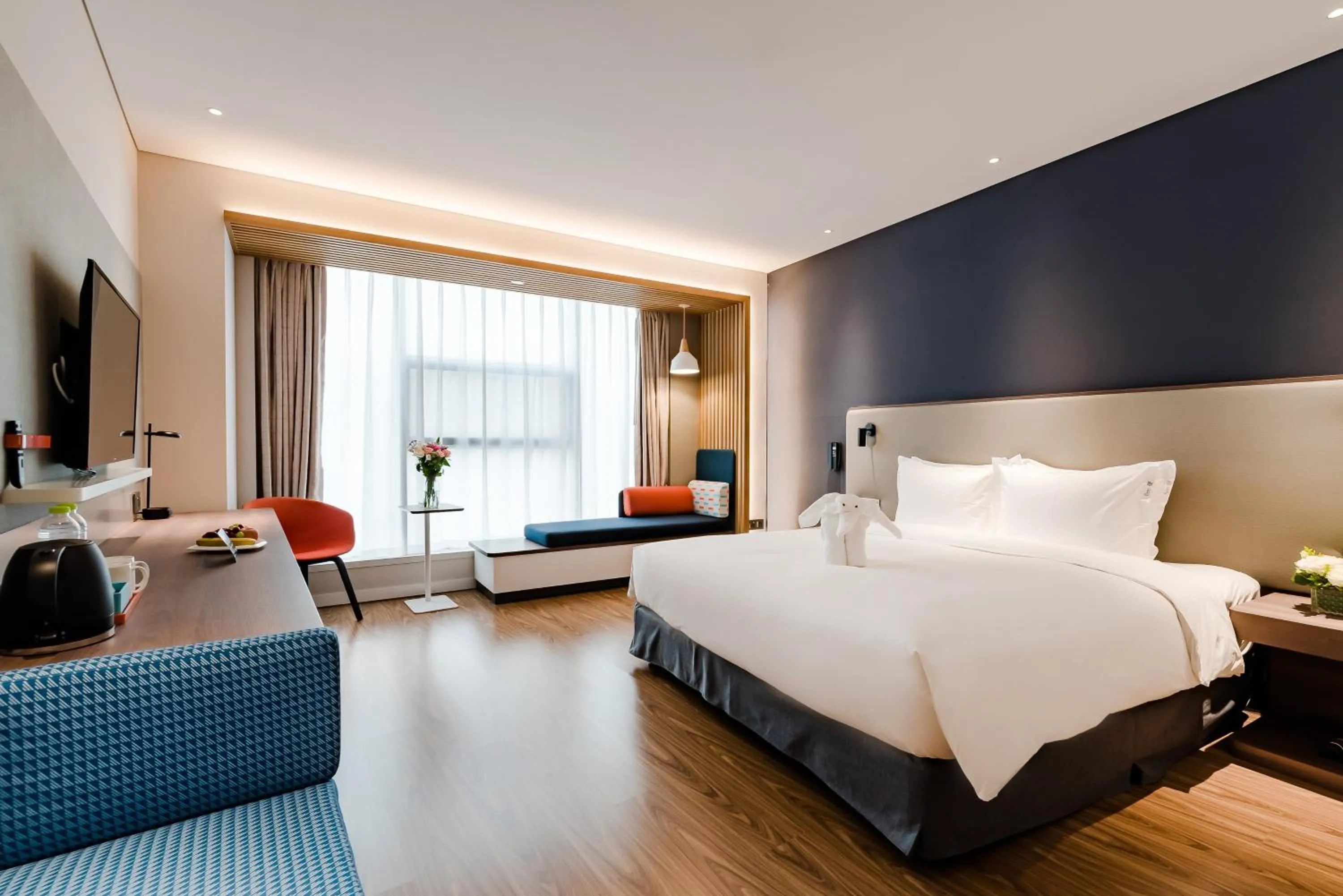 Photo of the whole room, Bed in Holiday Inn Express Taian City Center by IHG