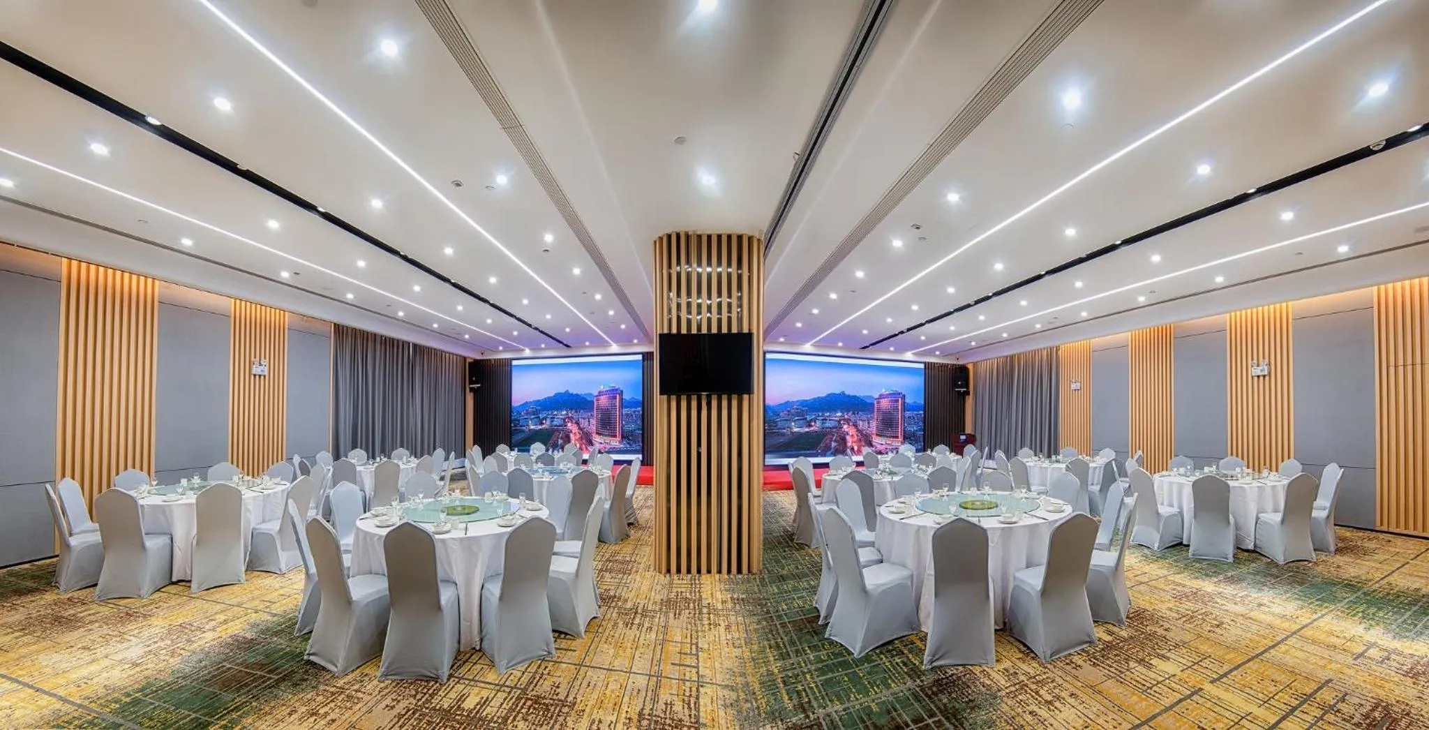 Meeting/conference room in Holiday Inn Express Taian City Center by IHG