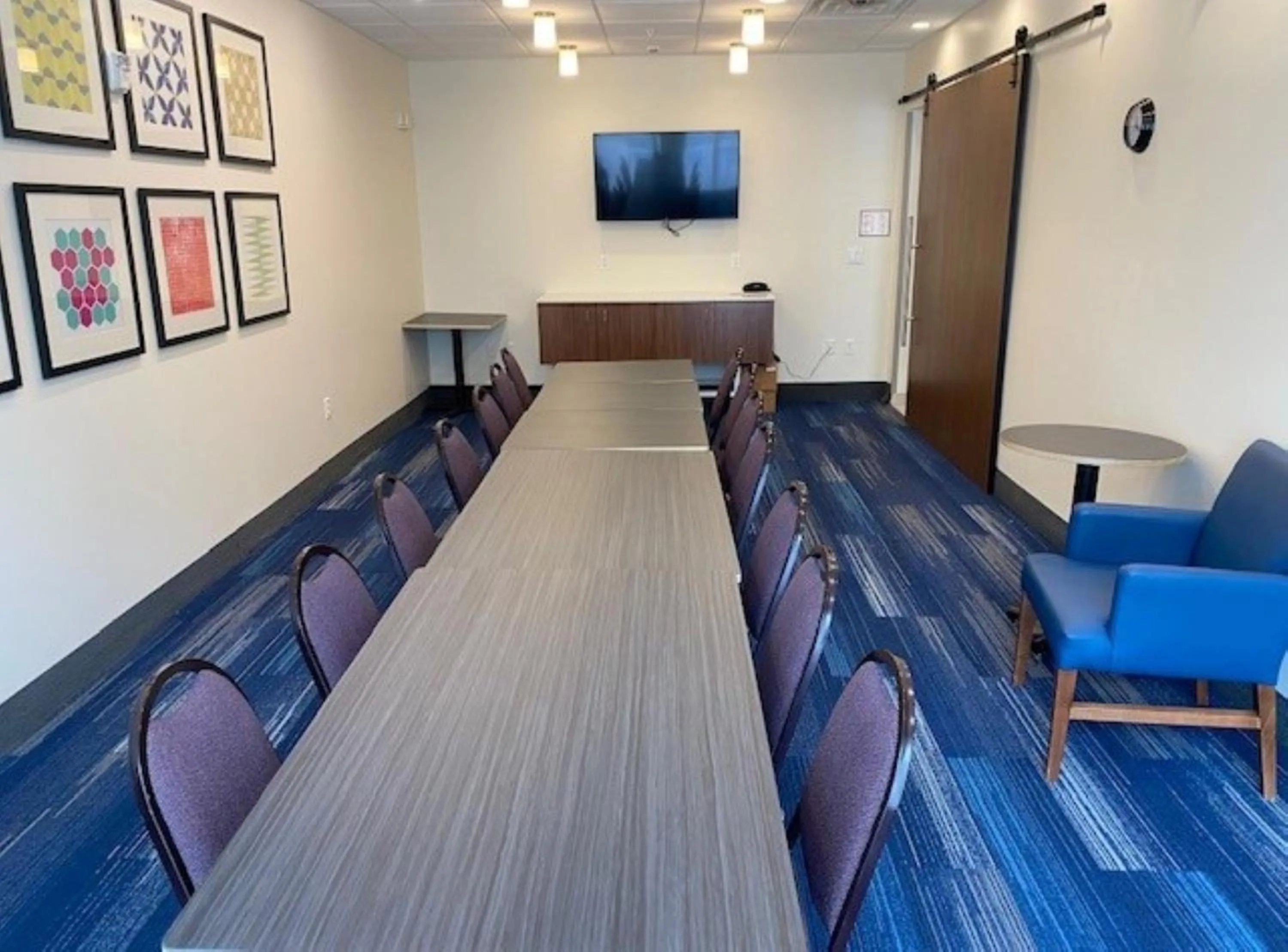 Meeting/conference room in Holiday Inn Express & Suites Warrensburg North by IHG