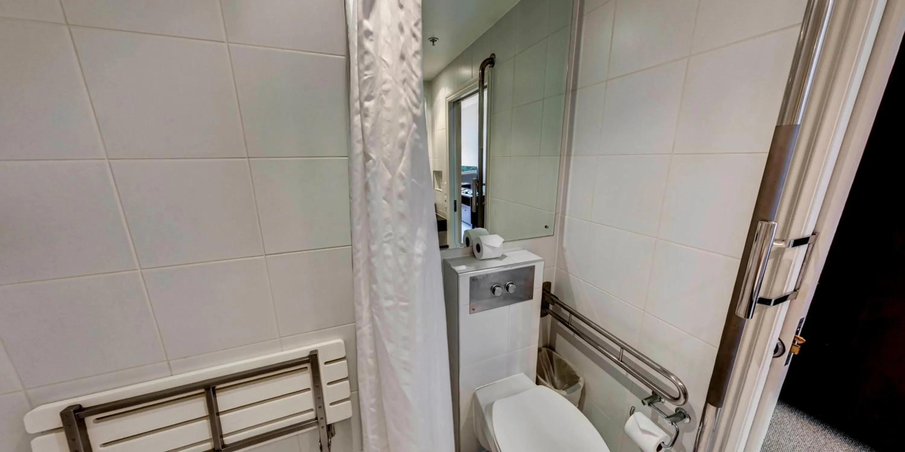 Shower in Rutherford Hotel Nelson - A Heritage Hotel