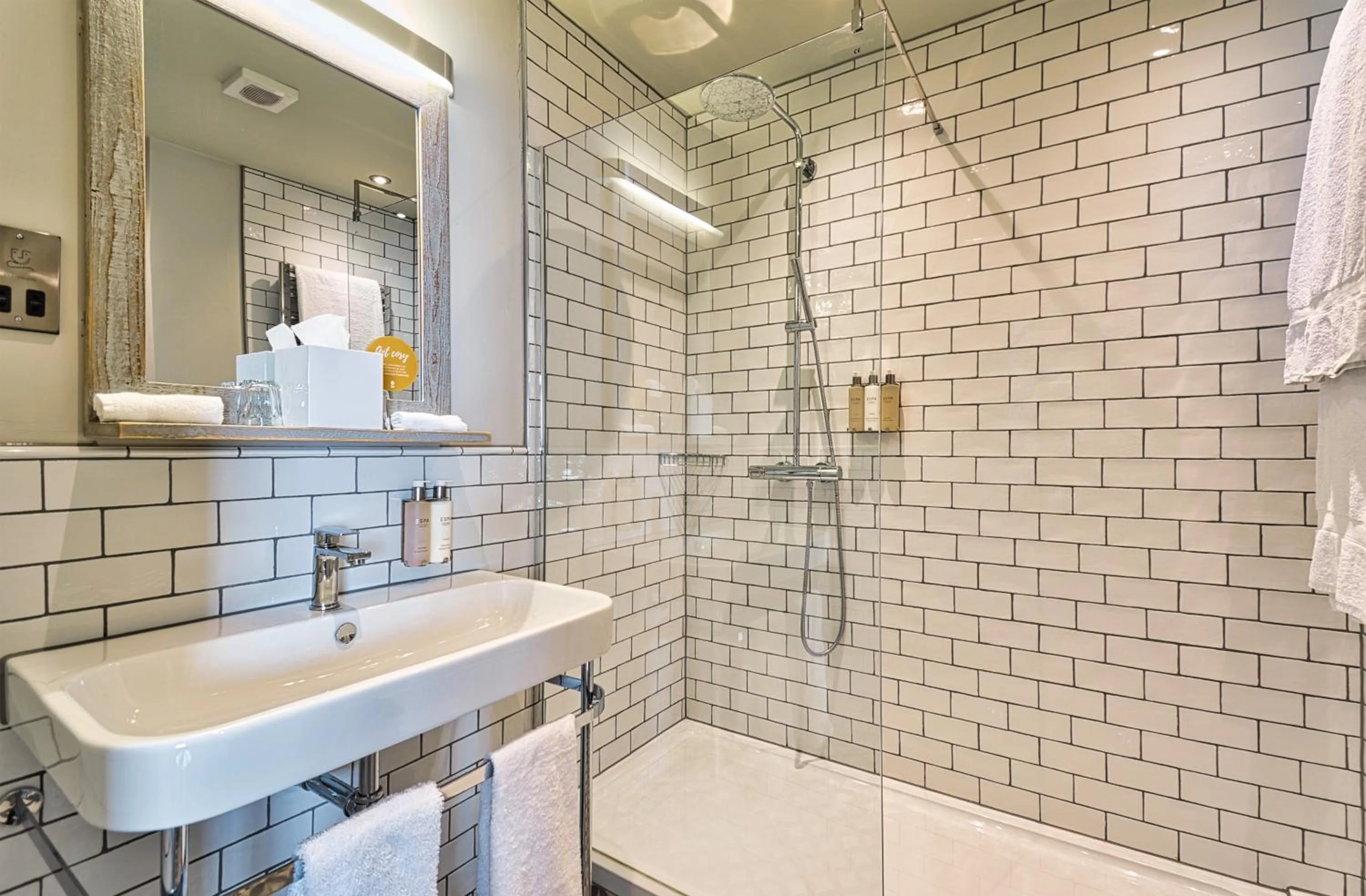 Shower in The Wellington Arms - Basingstoke-Reading