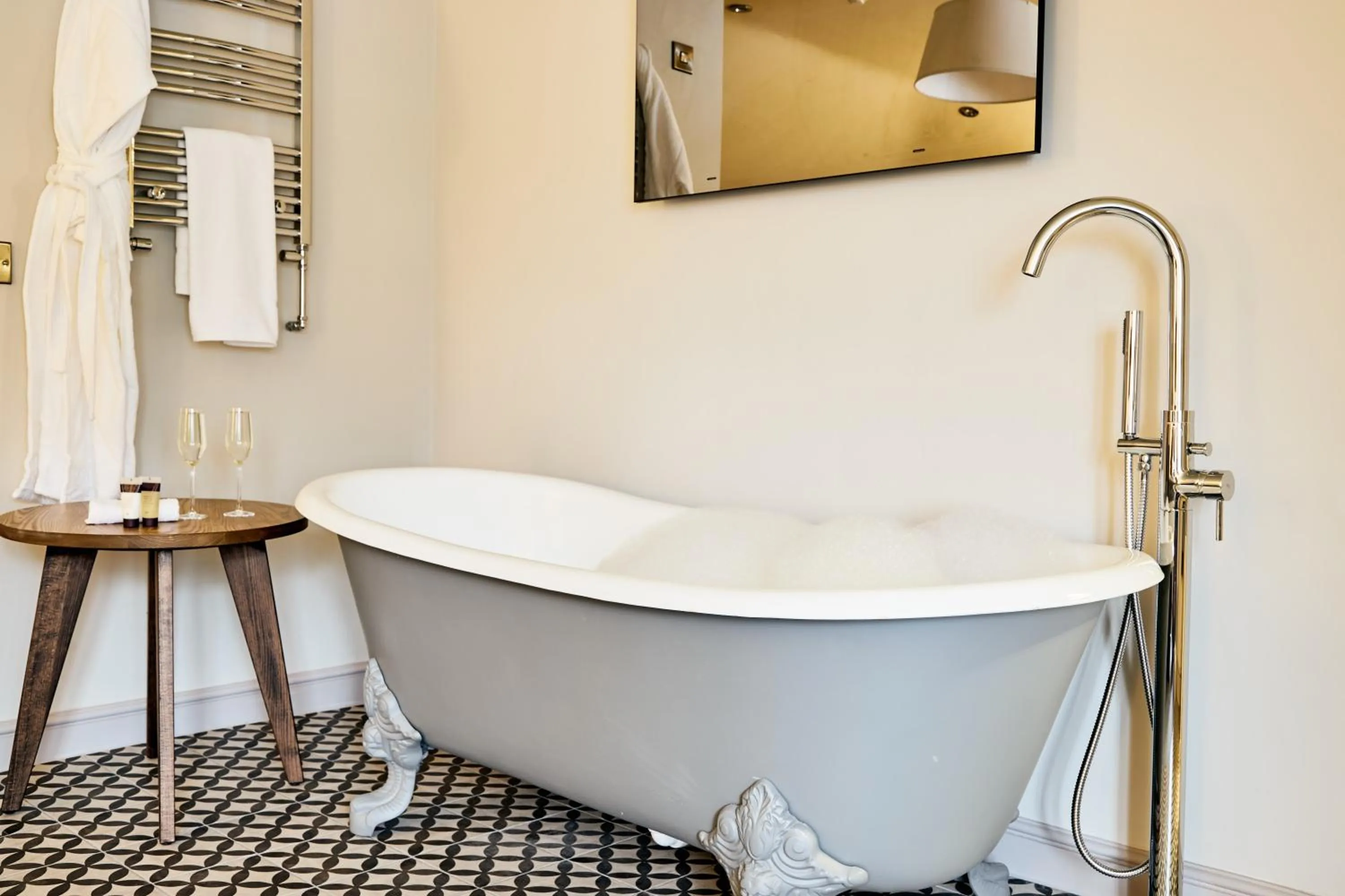 Bath in The Wellington Arms - Basingstoke-Reading