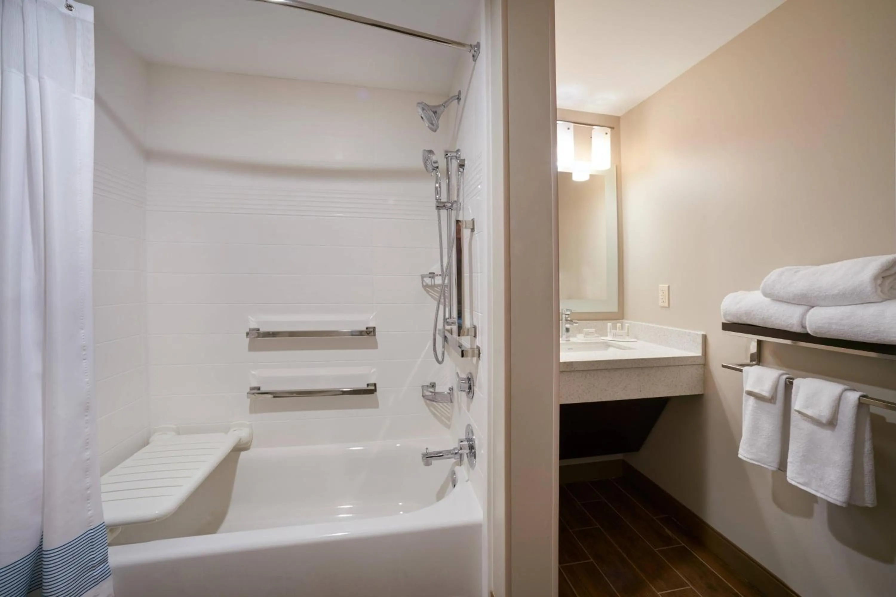 Bathroom, Bed in TownePlace Suites by Marriott Jackson