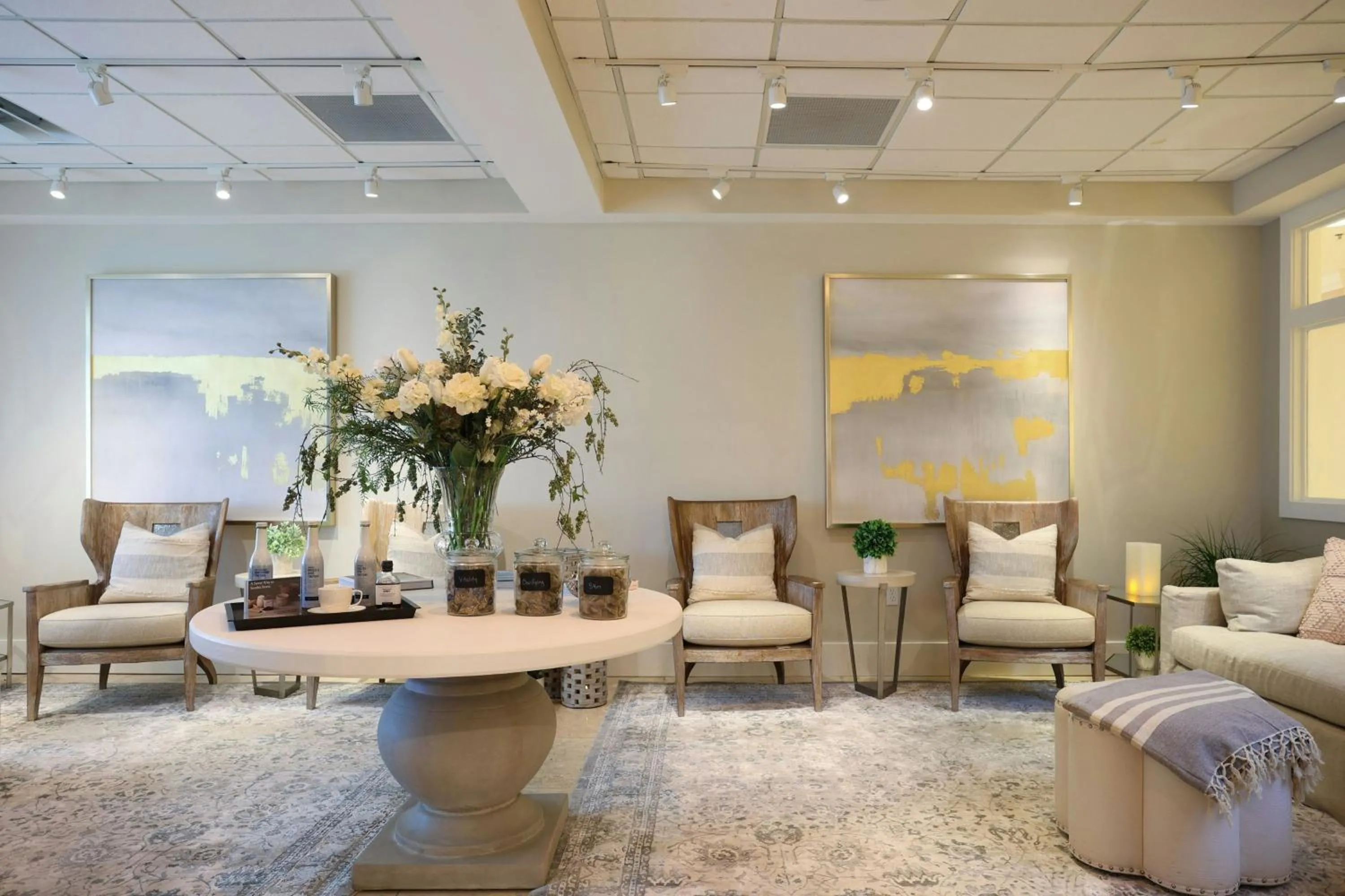 Lounge or bar in Inn at Bay Harbor