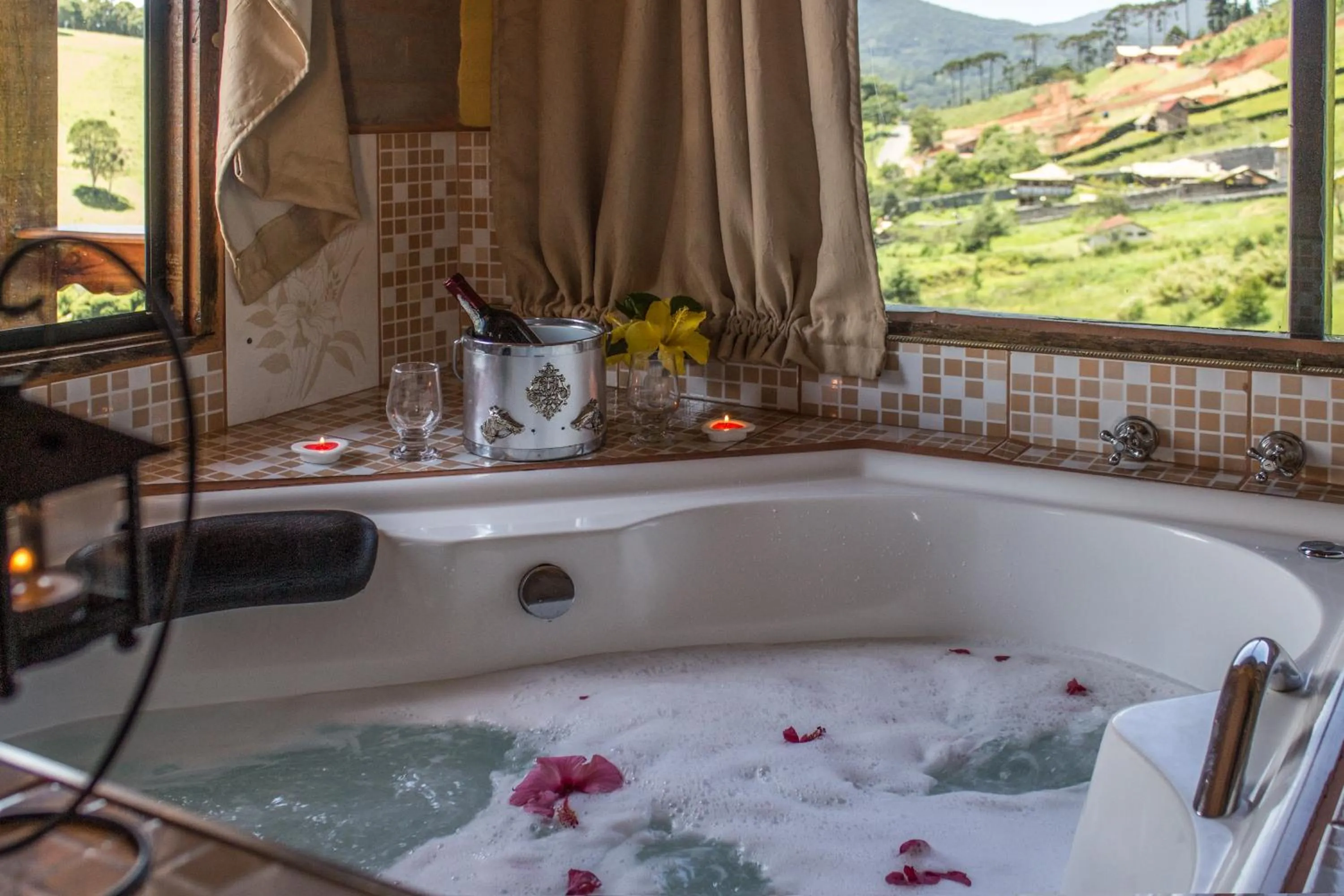 Hot Tub in Pousada Chalés São Francisco