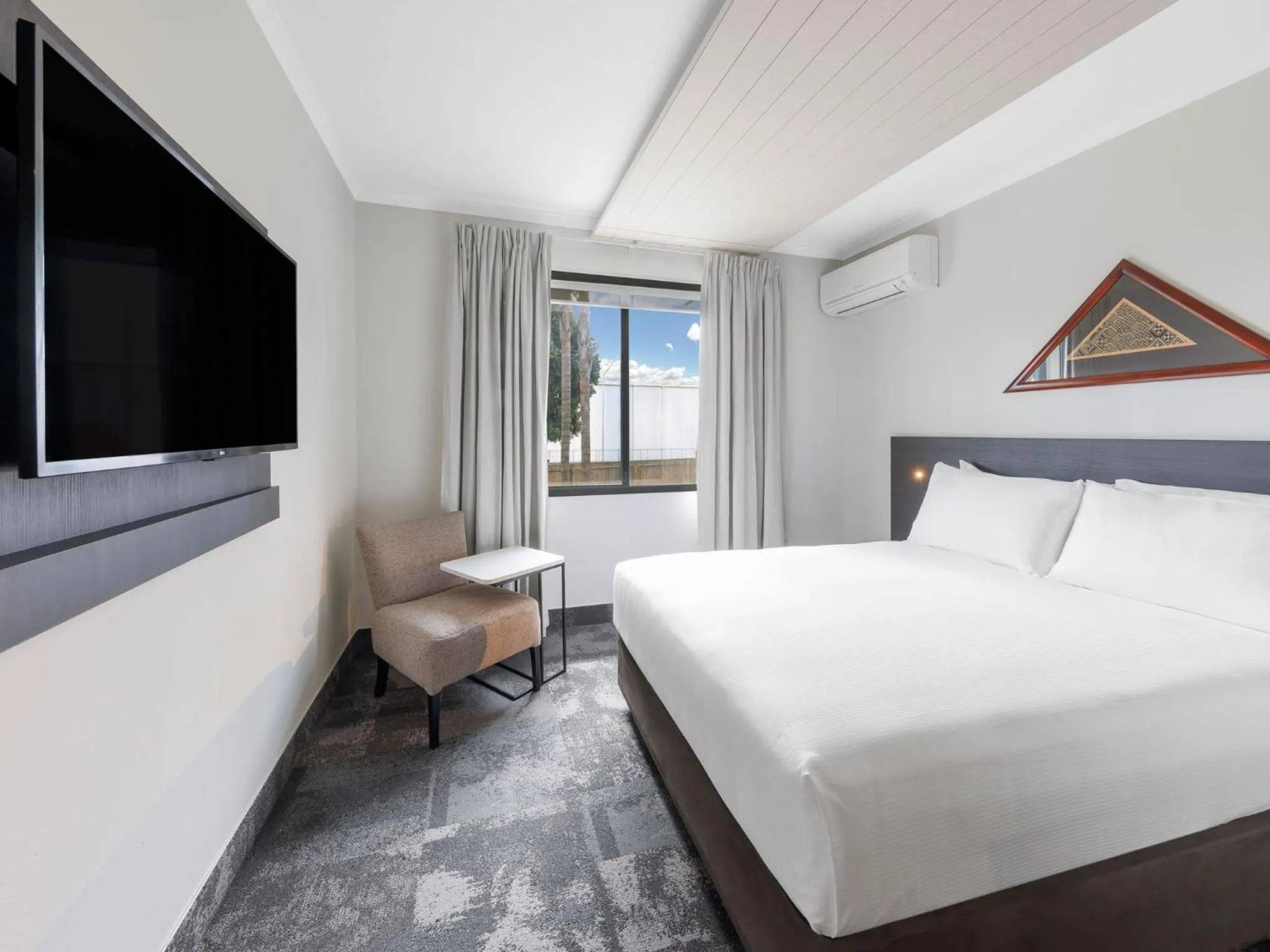 TV and multimedia, Bed in JetPark Auckland Airport Hotel