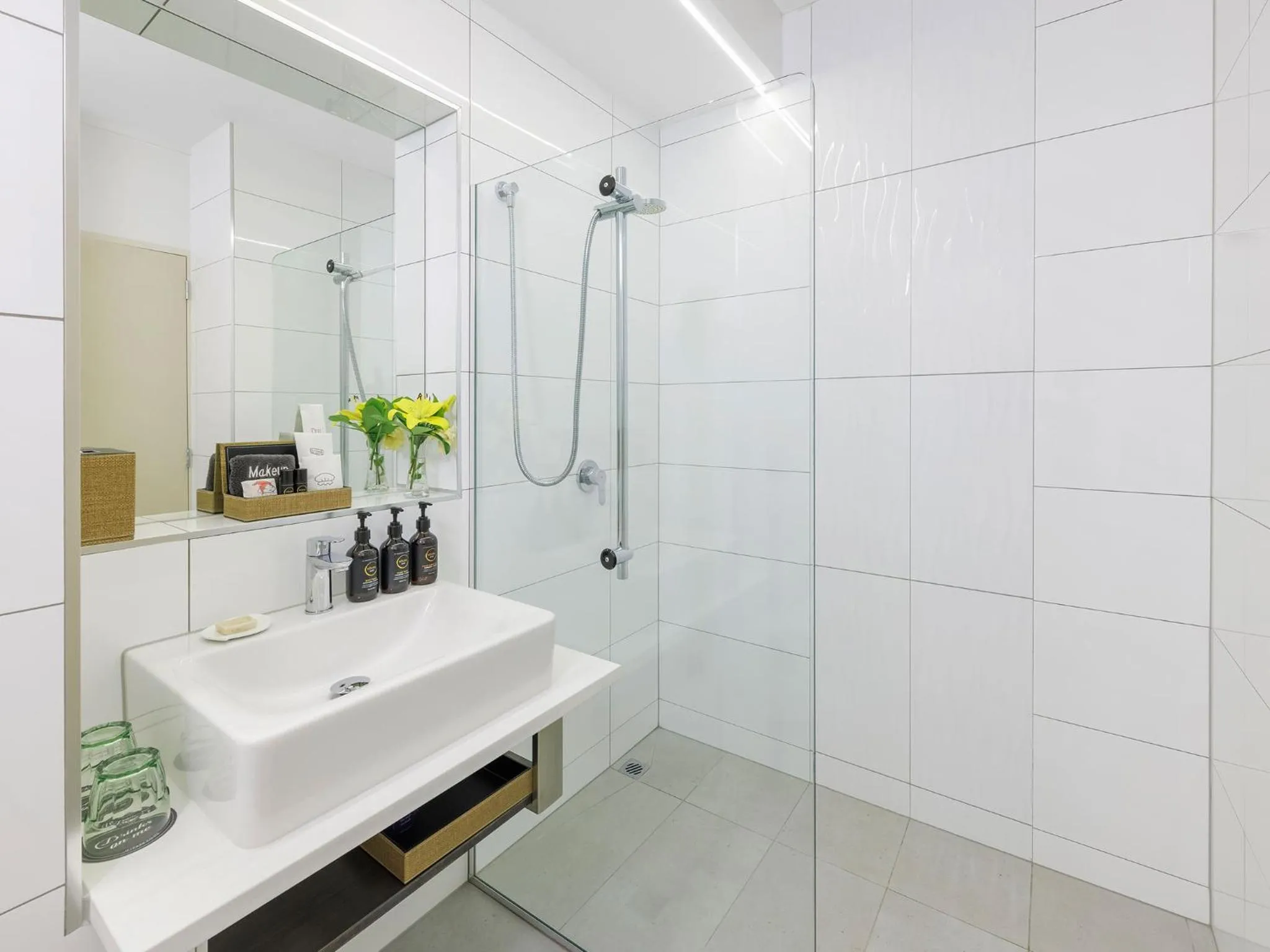 Shower in JetPark Auckland Airport Hotel