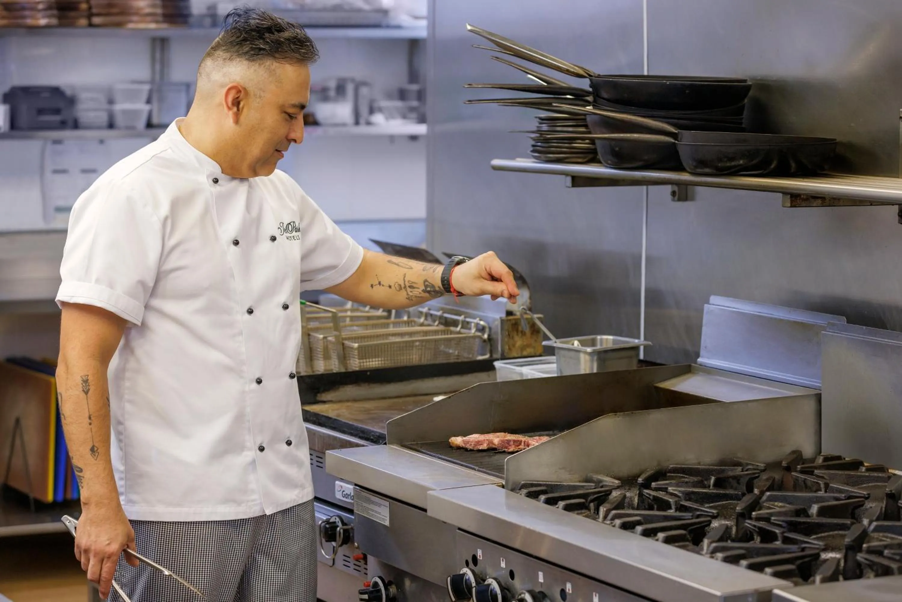 Restaurant/places to eat in JetPark Auckland Airport Hotel