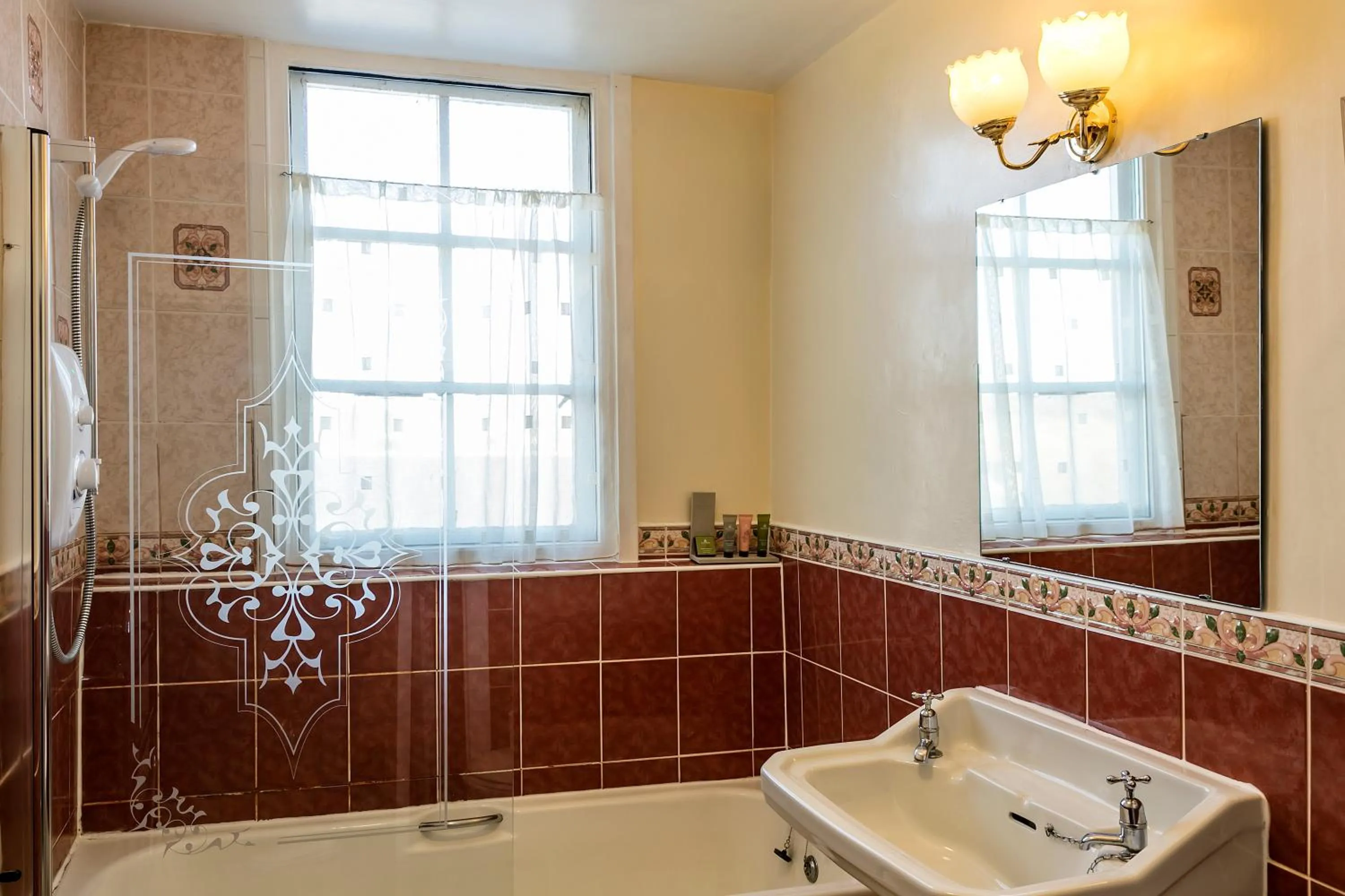 Bathroom in Ednam House Hotel