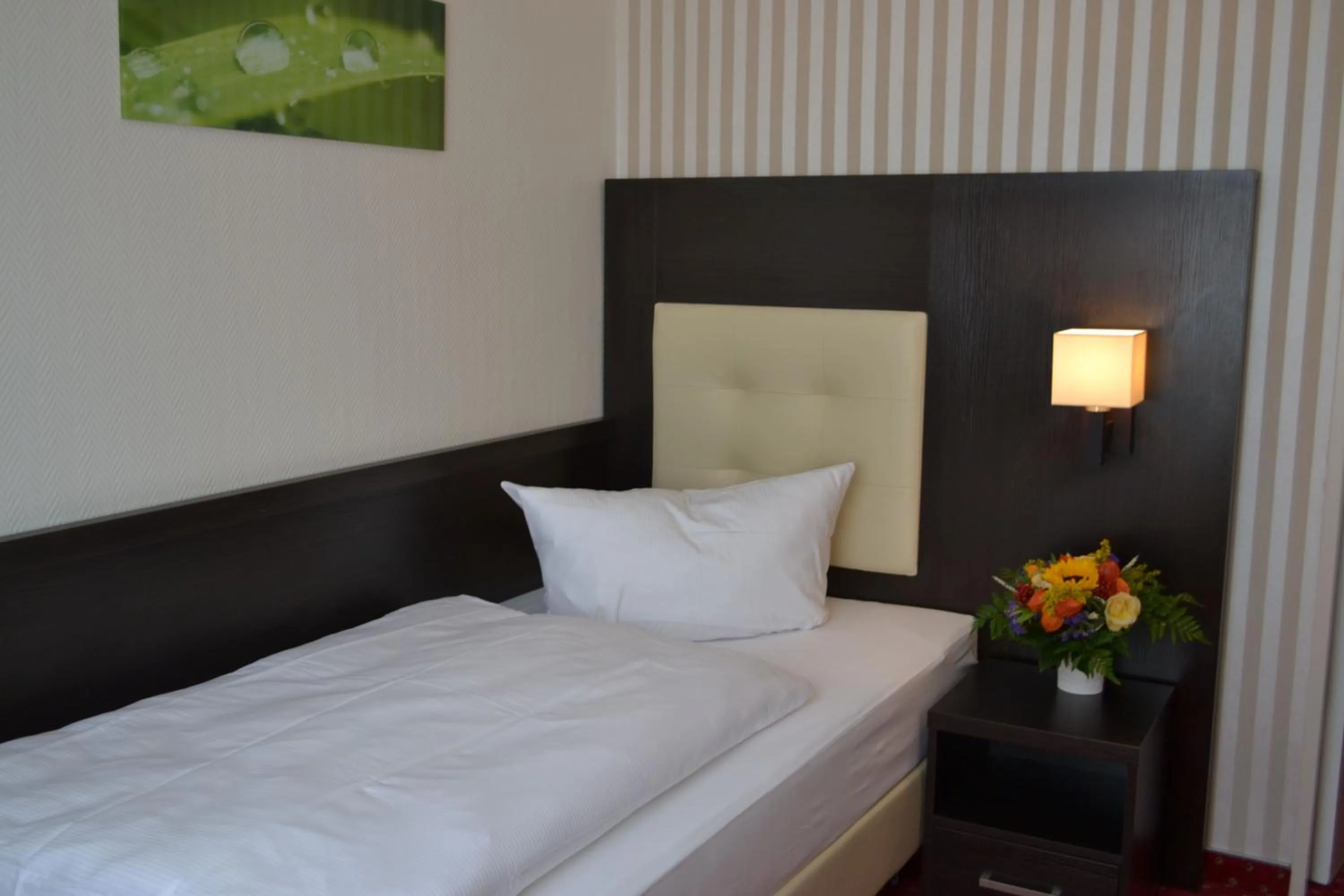 Photo of the whole room, Bed in Hotel Herbst Berlin