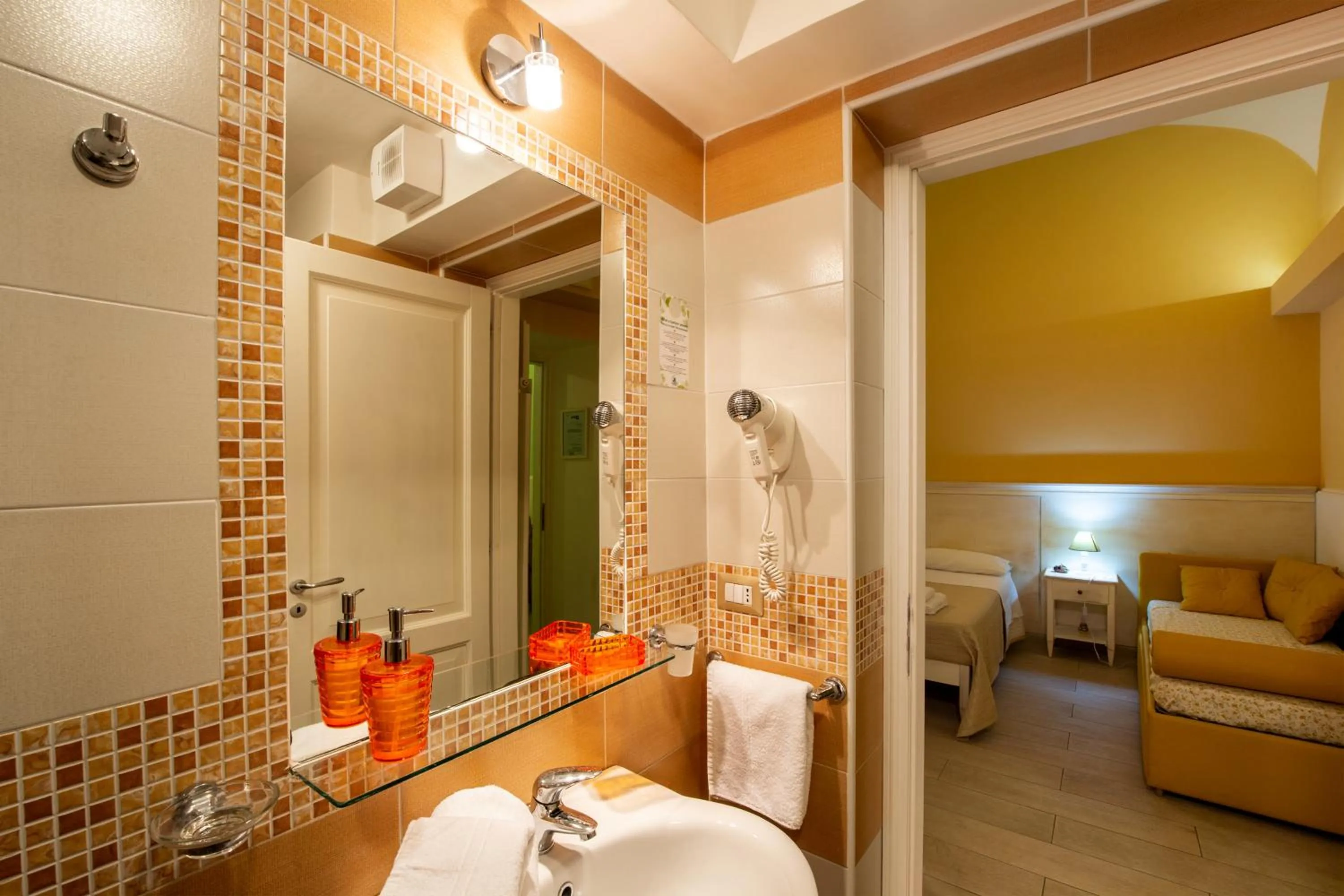 Bathroom, Bed in Il Giardino di Tonia - Oplontis Guest House - Bed & Garden -