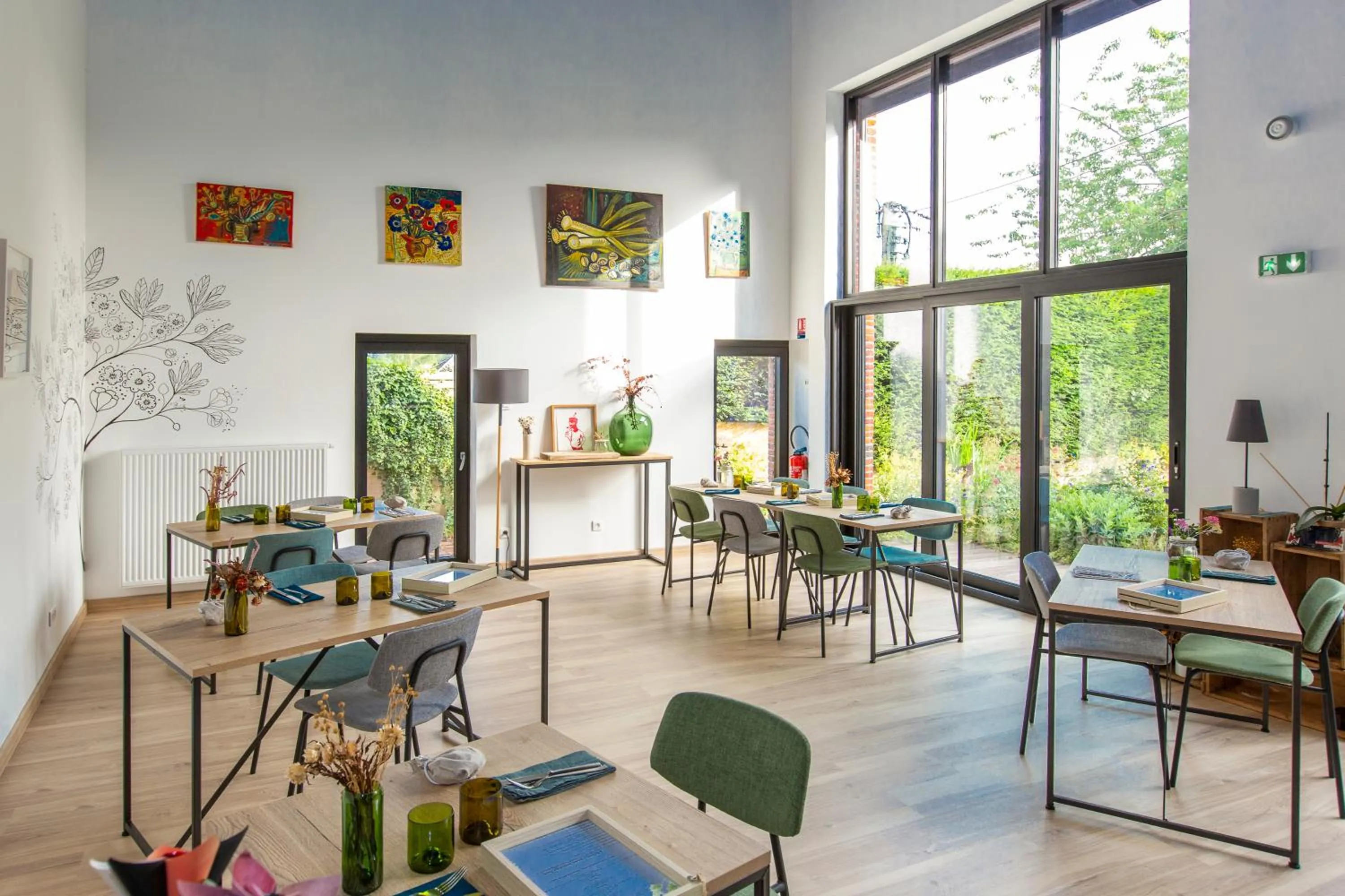 Restaurant/places to eat in Aubépine