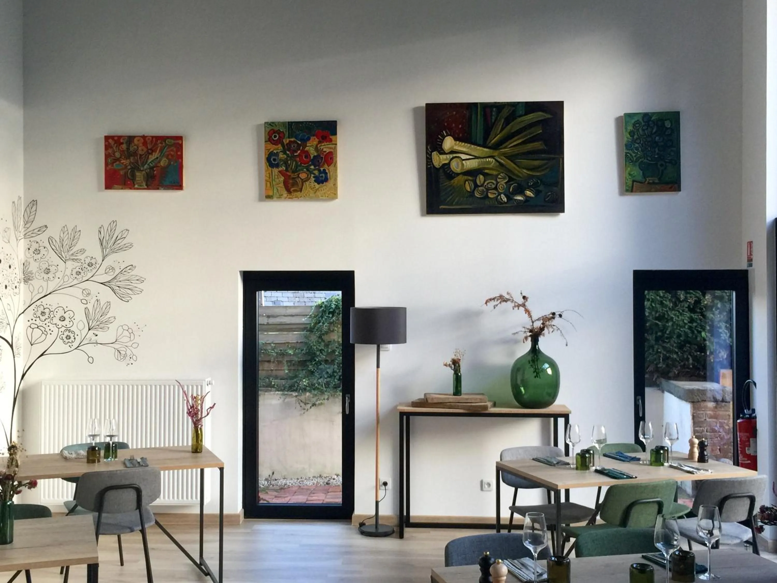 Restaurant/places to eat in Aubépine