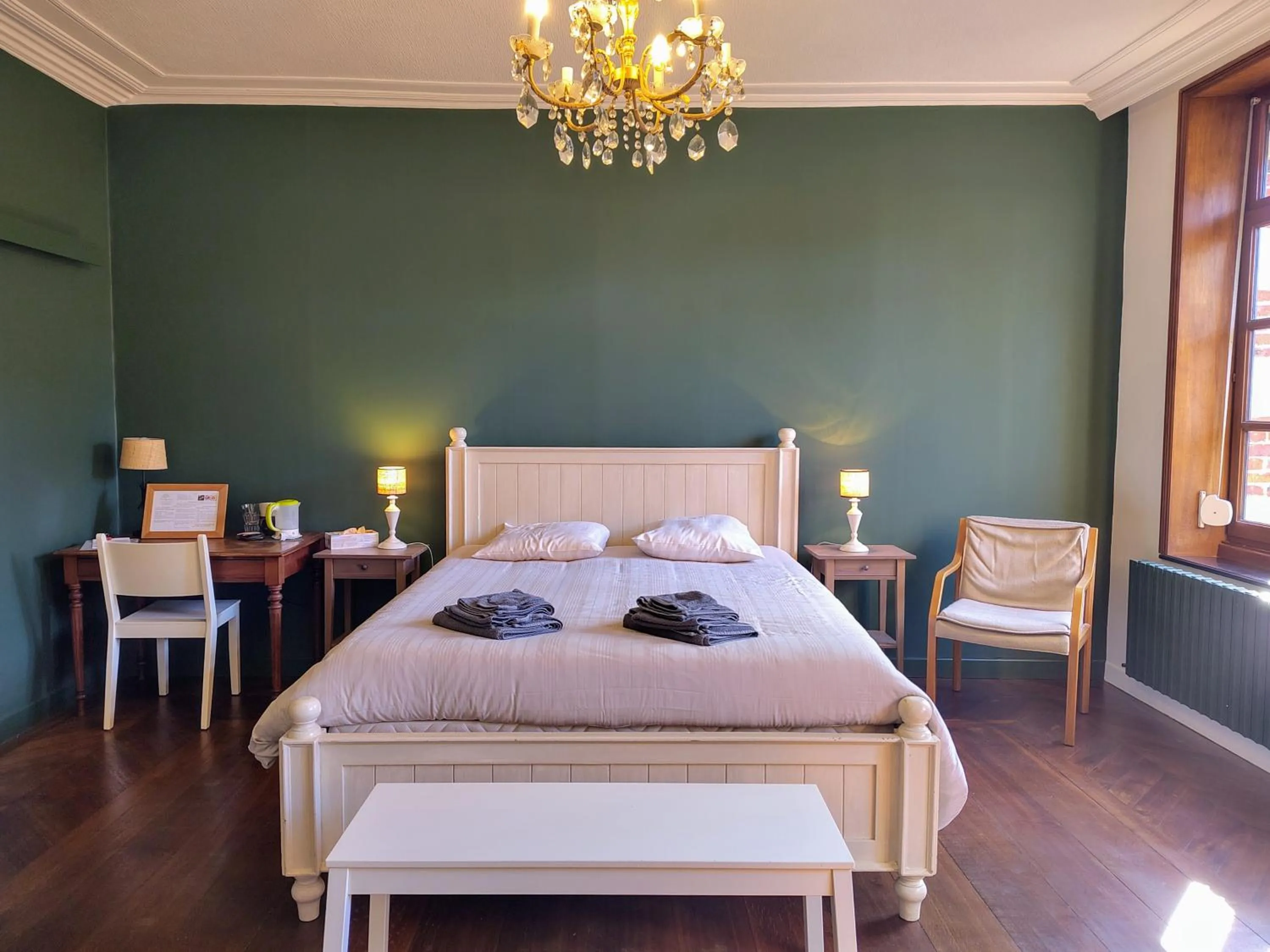 Bedroom, Bed in Aubépine