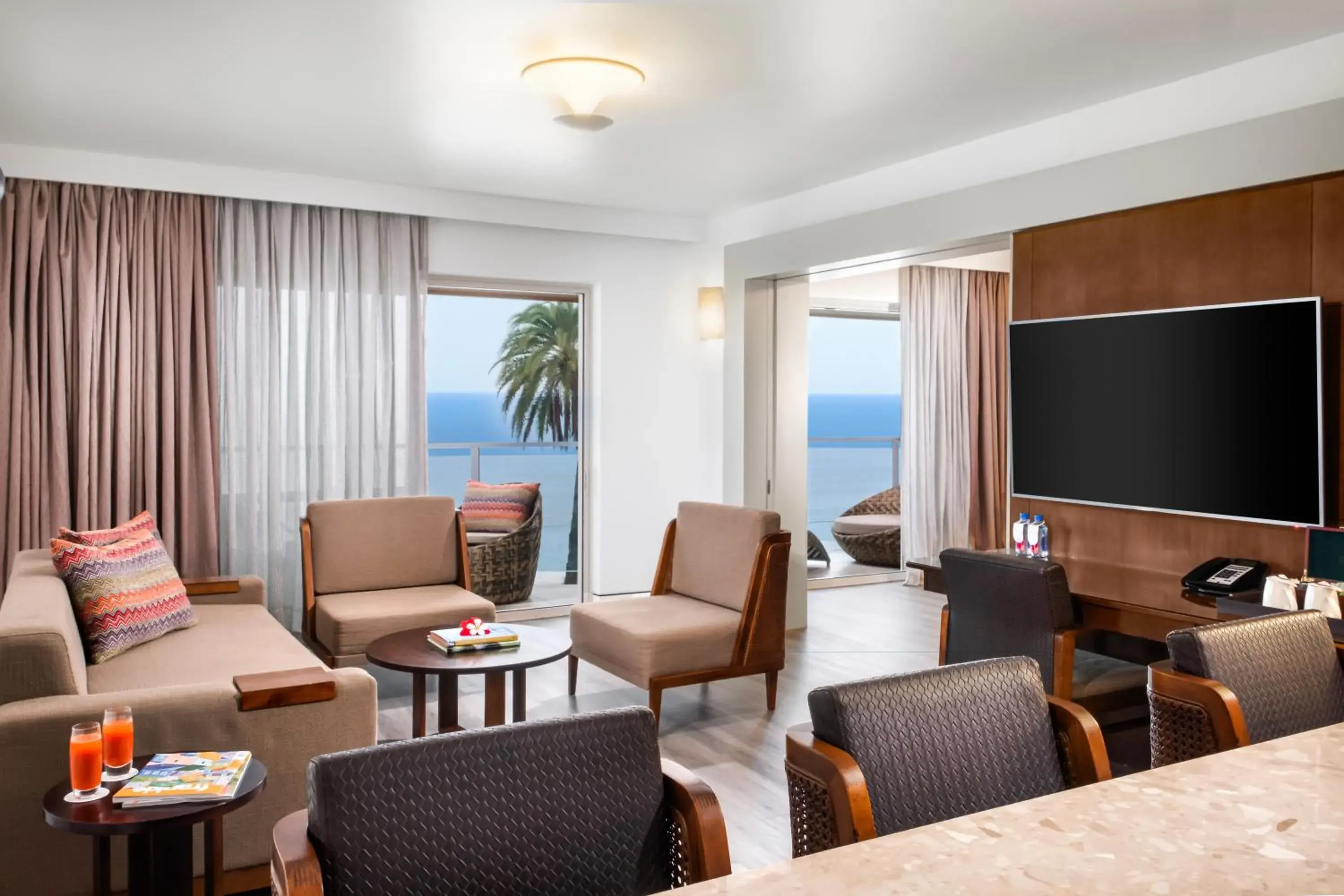 One-Bedroom Suite in Crowne Plaza Fiji Nadi Bay Resort & Spa by IHG One-Bedroom Suite in Crowne Plaza Fiji Nadi Bay Resort & Spa by IHG