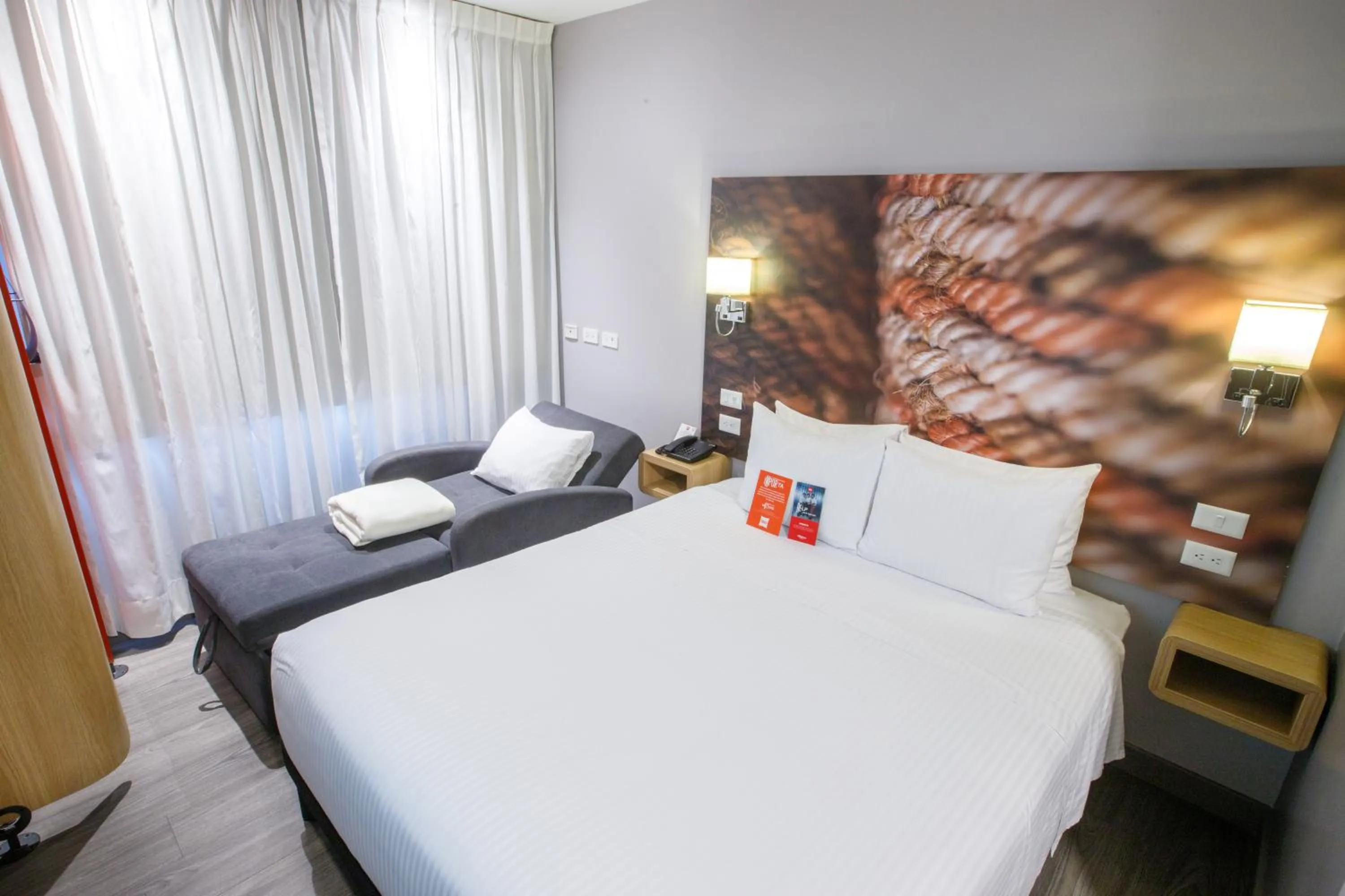 Property building, Bed in ibis Quito