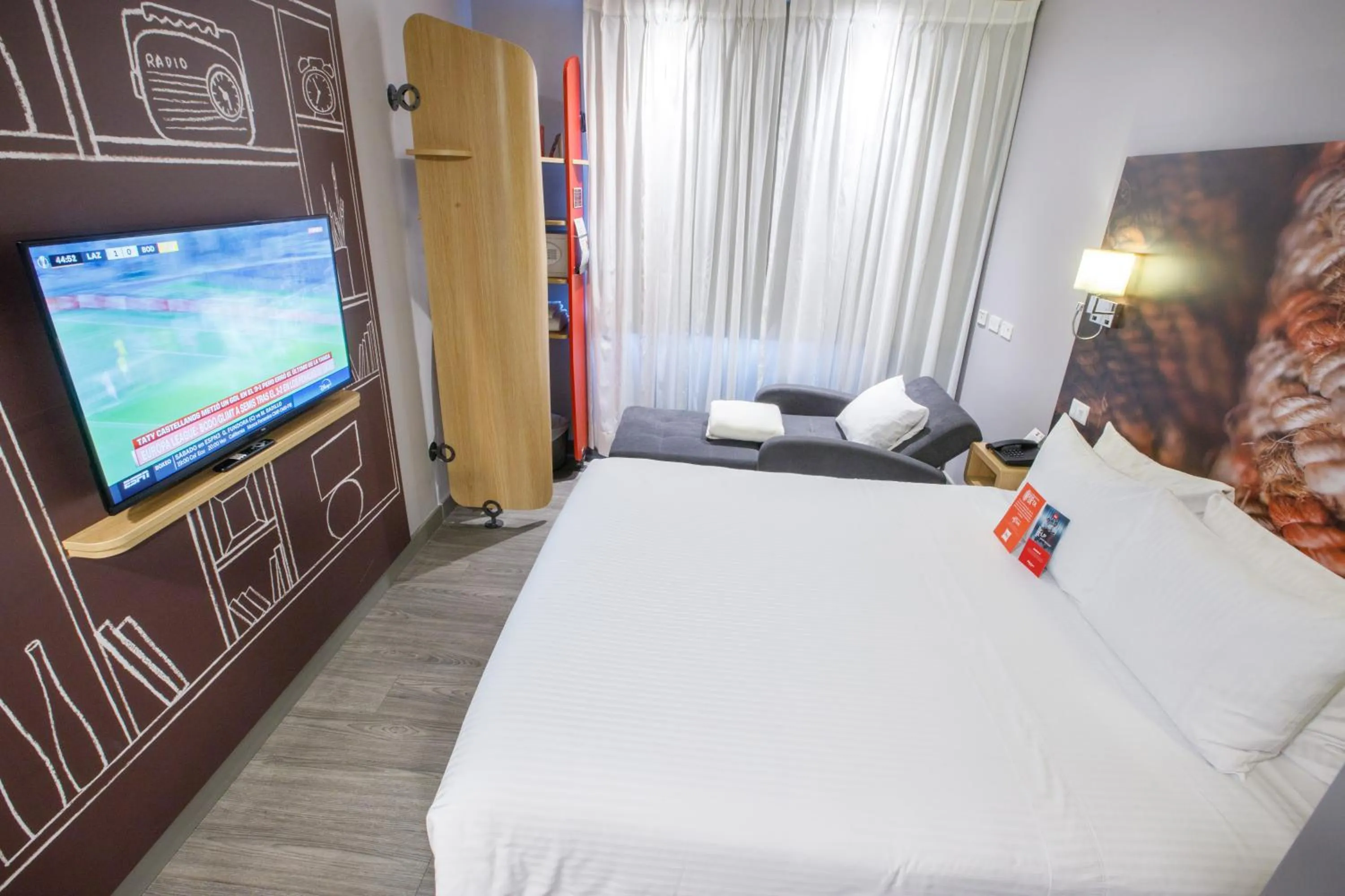 Property building, Bed in ibis Quito