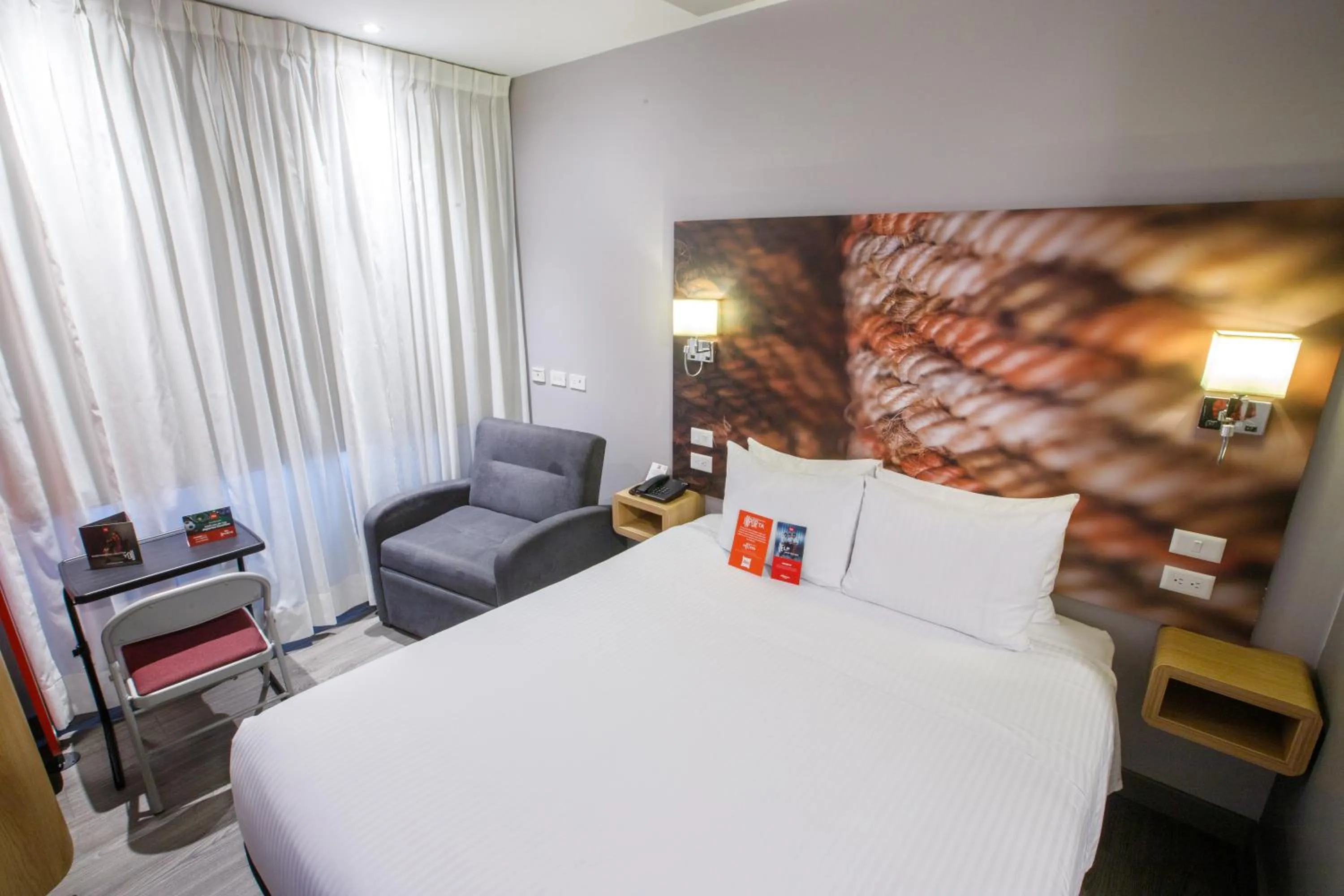 Property building, Bed in ibis Quito