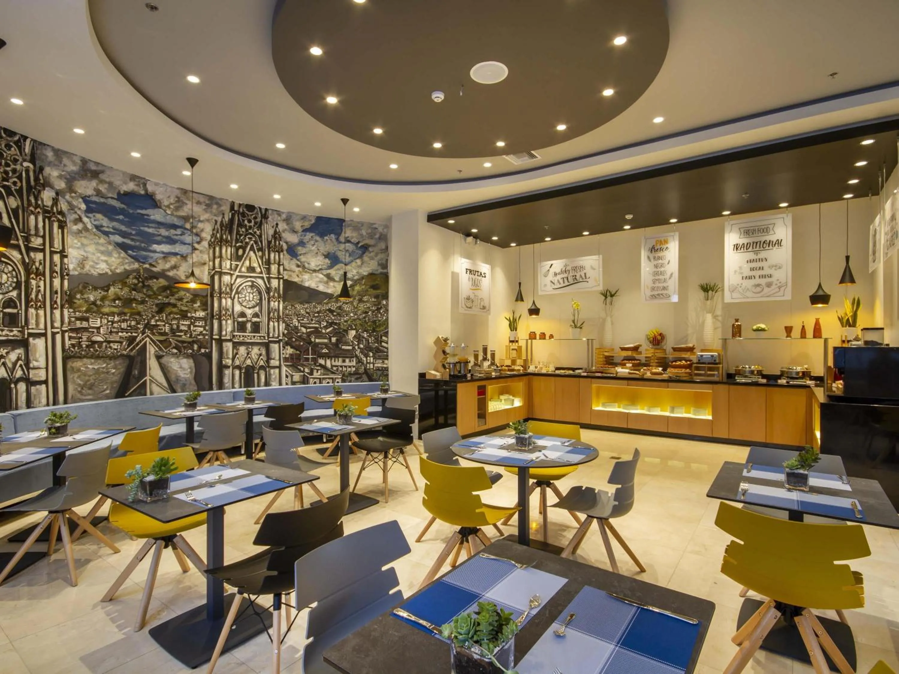 Restaurant/places to eat in ibis Quito