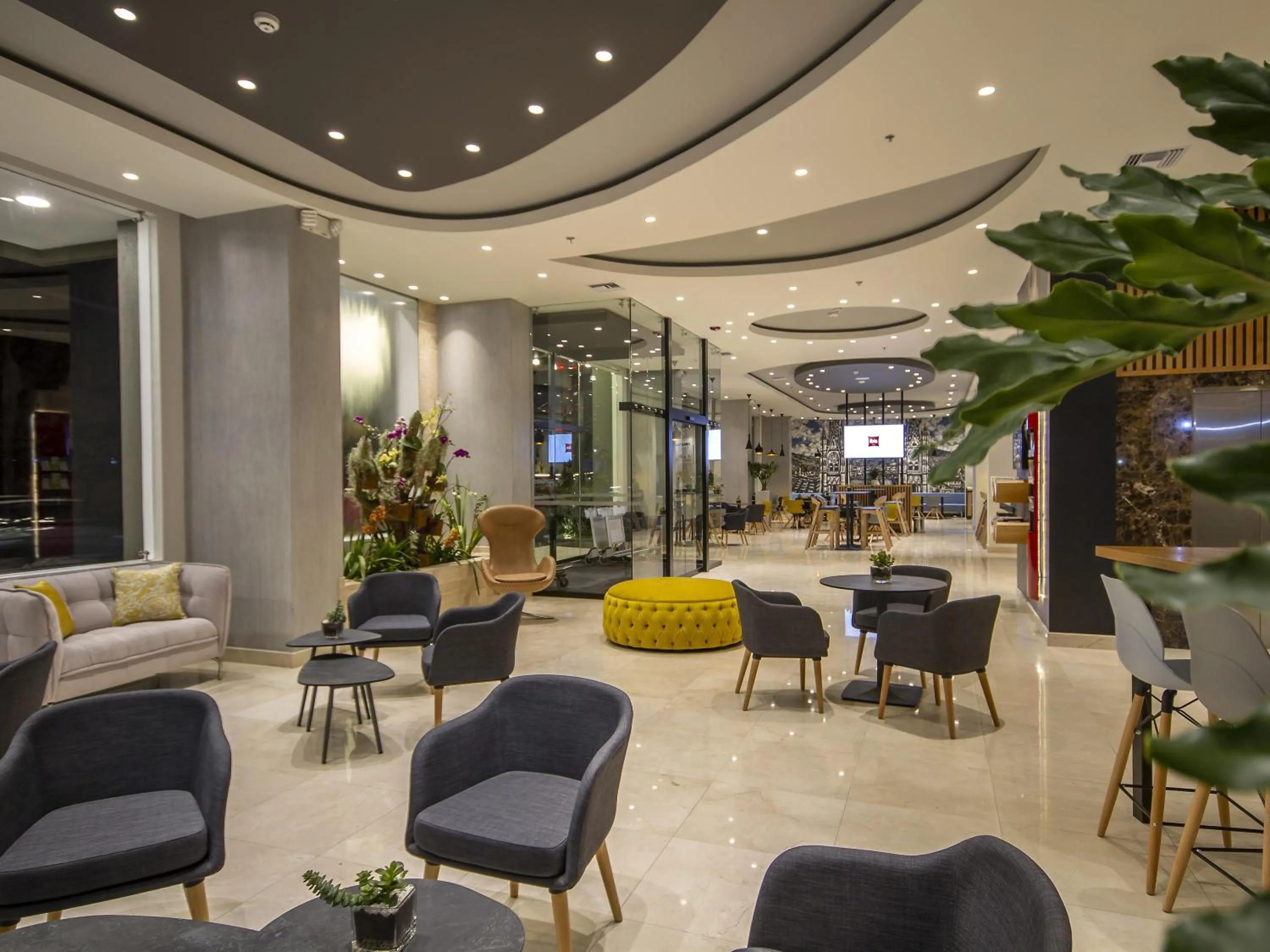 Property building in ibis Quito