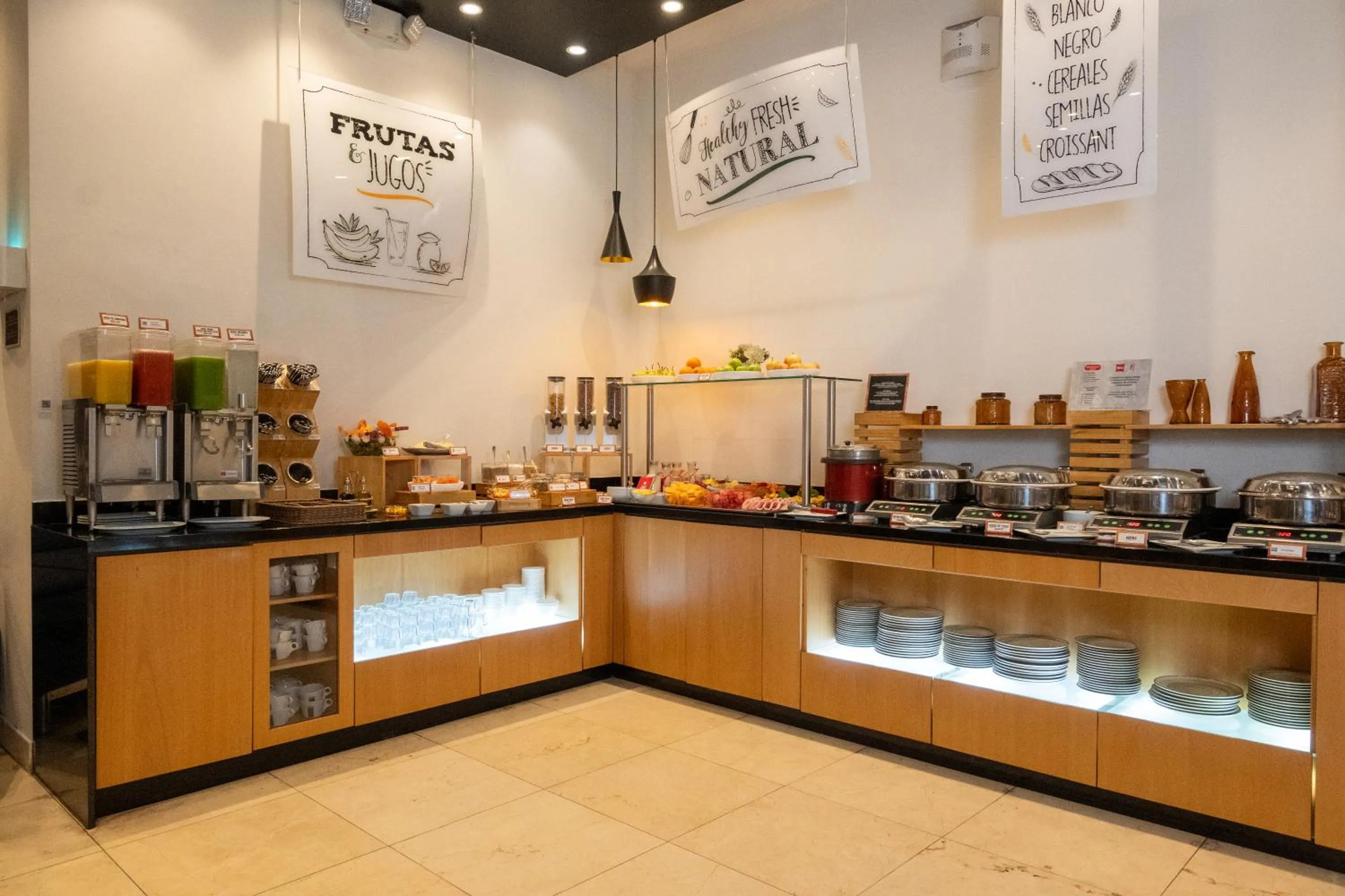 Restaurant/places to eat in ibis Quito