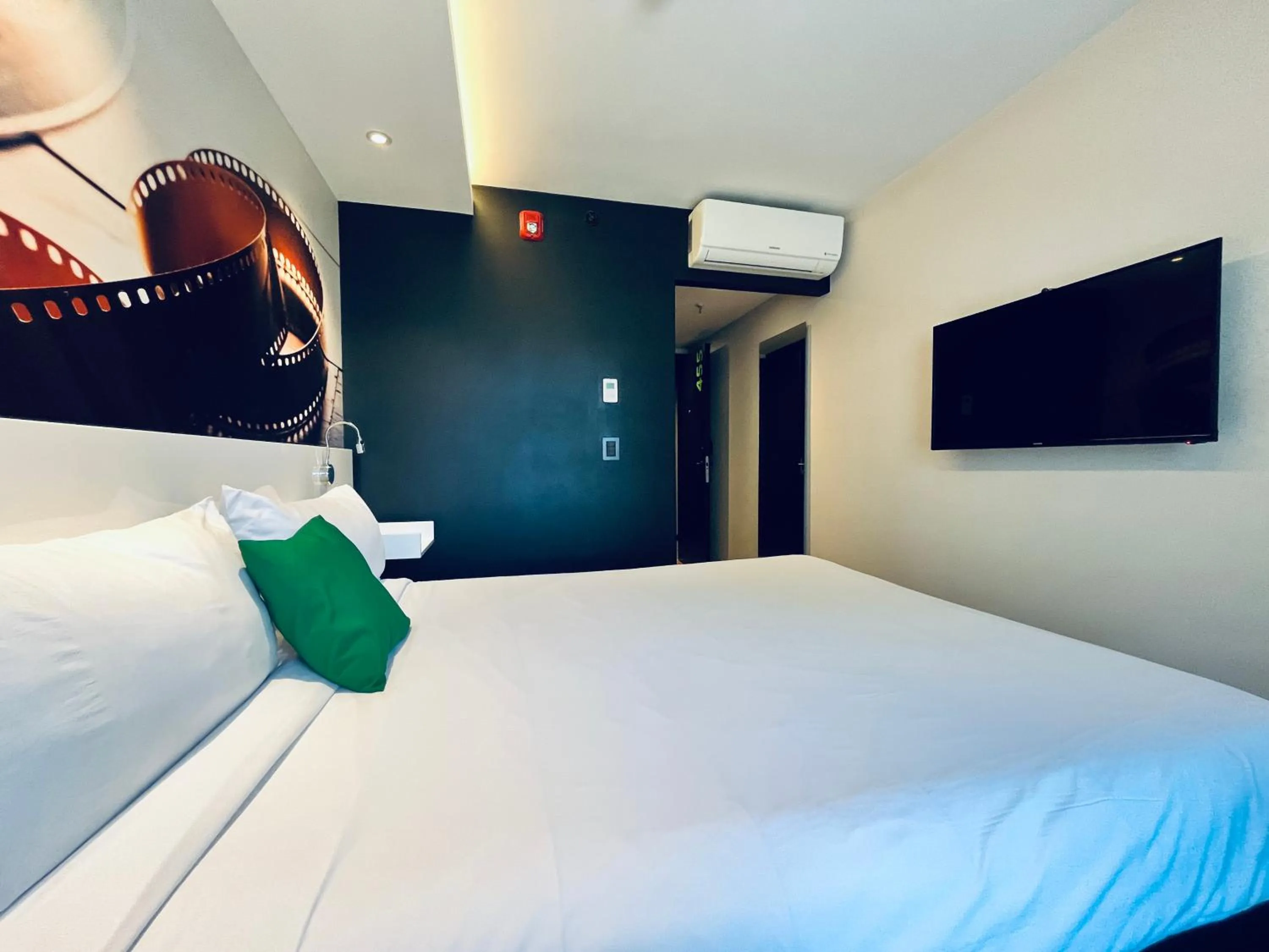 Bed in ibis Styles Montevideo Biarritz