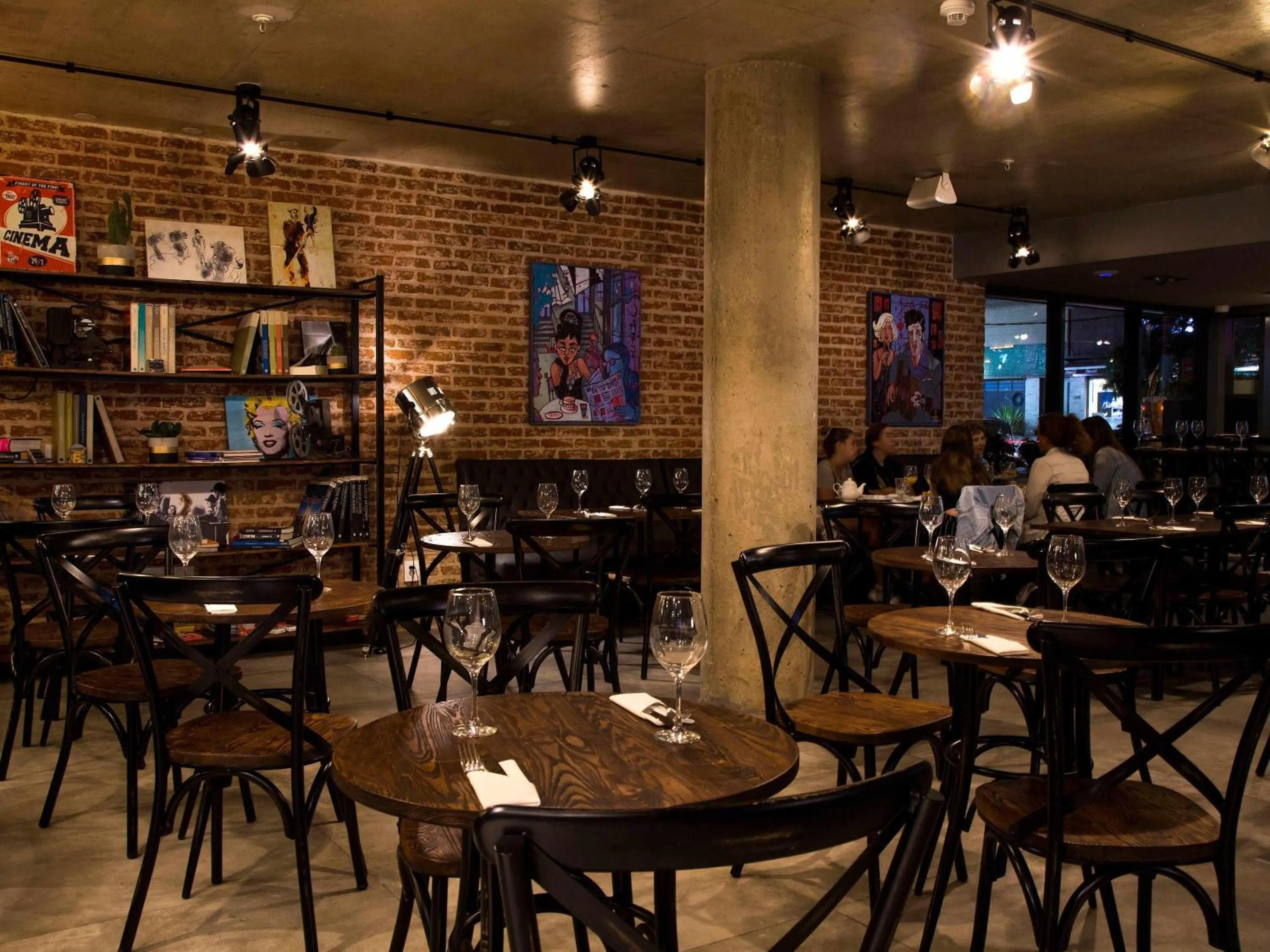 Lounge or bar in ibis Styles Montevideo Biarritz