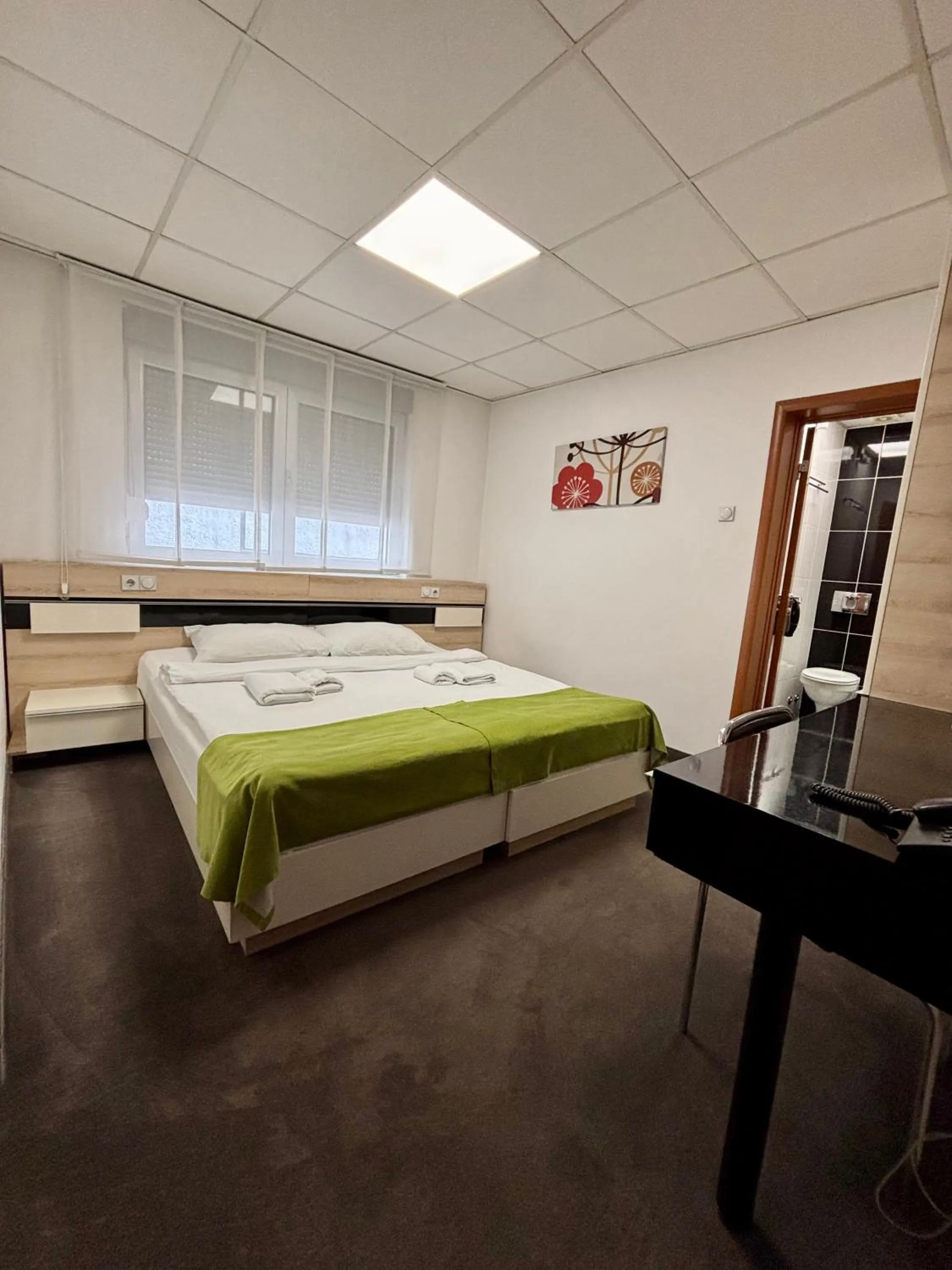 Bed in Garni Hotel Consul