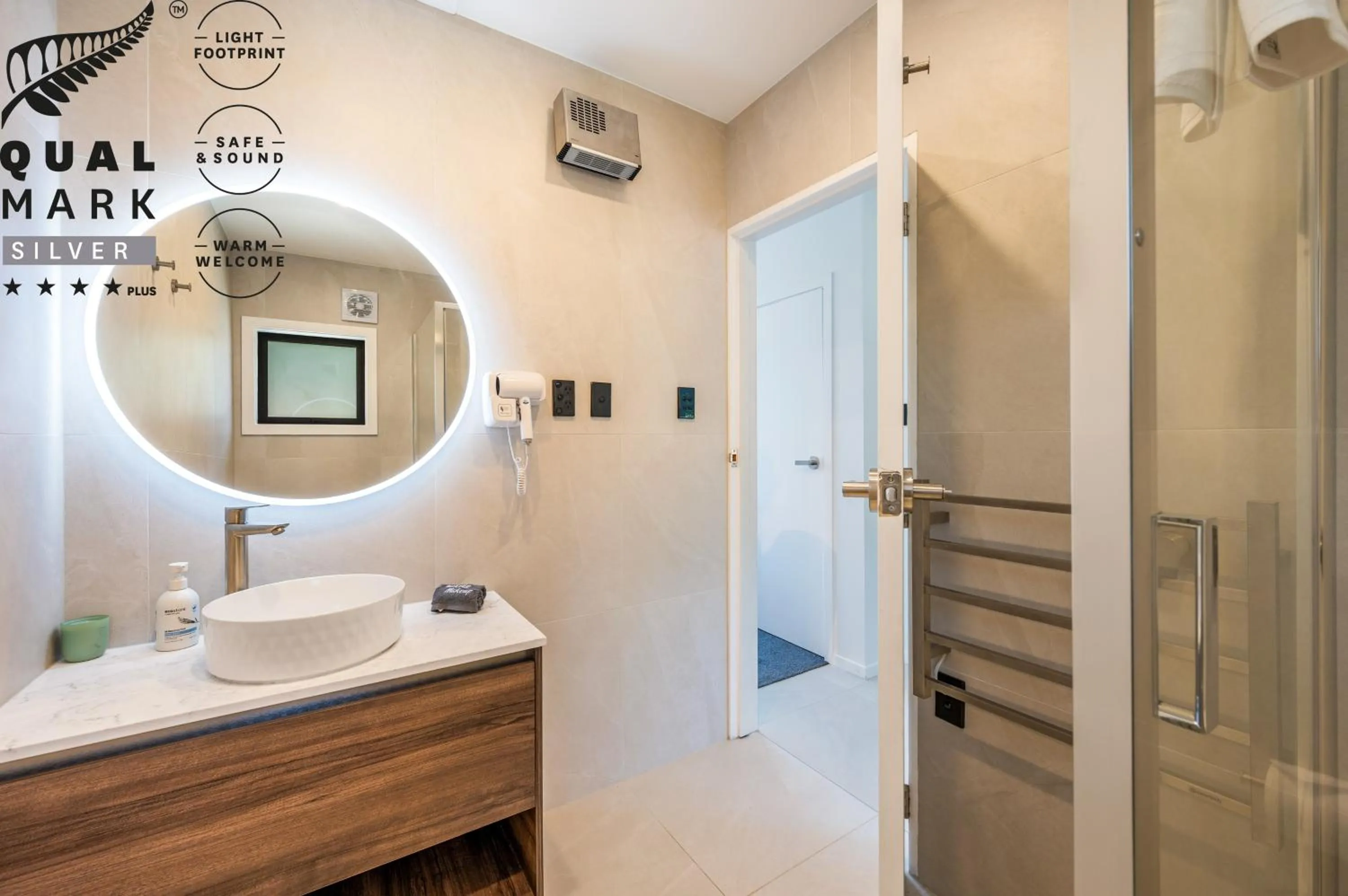 Bathroom in Luxe Suites & Apartments