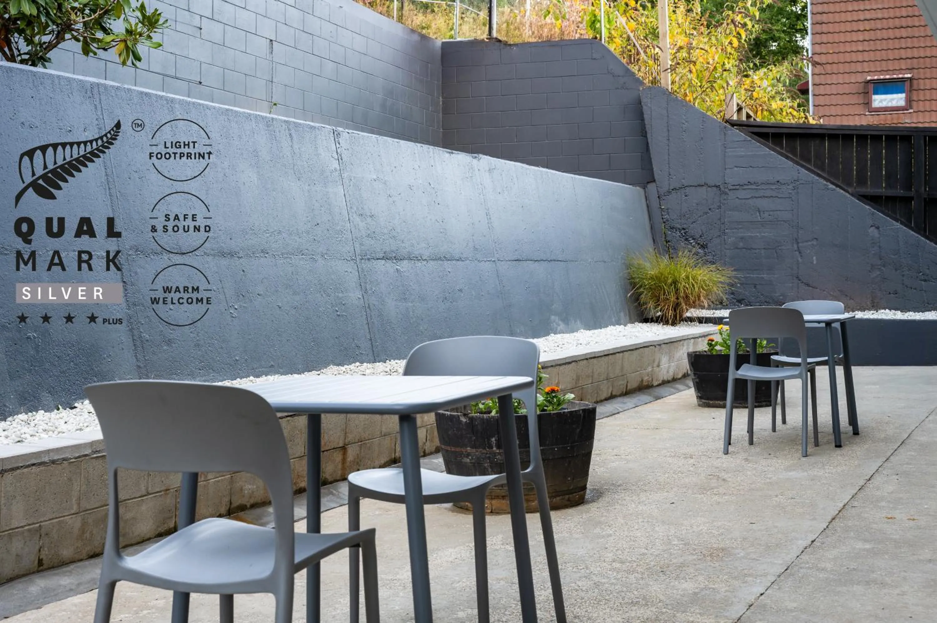 Seating area in Luxe Suites & Apartments