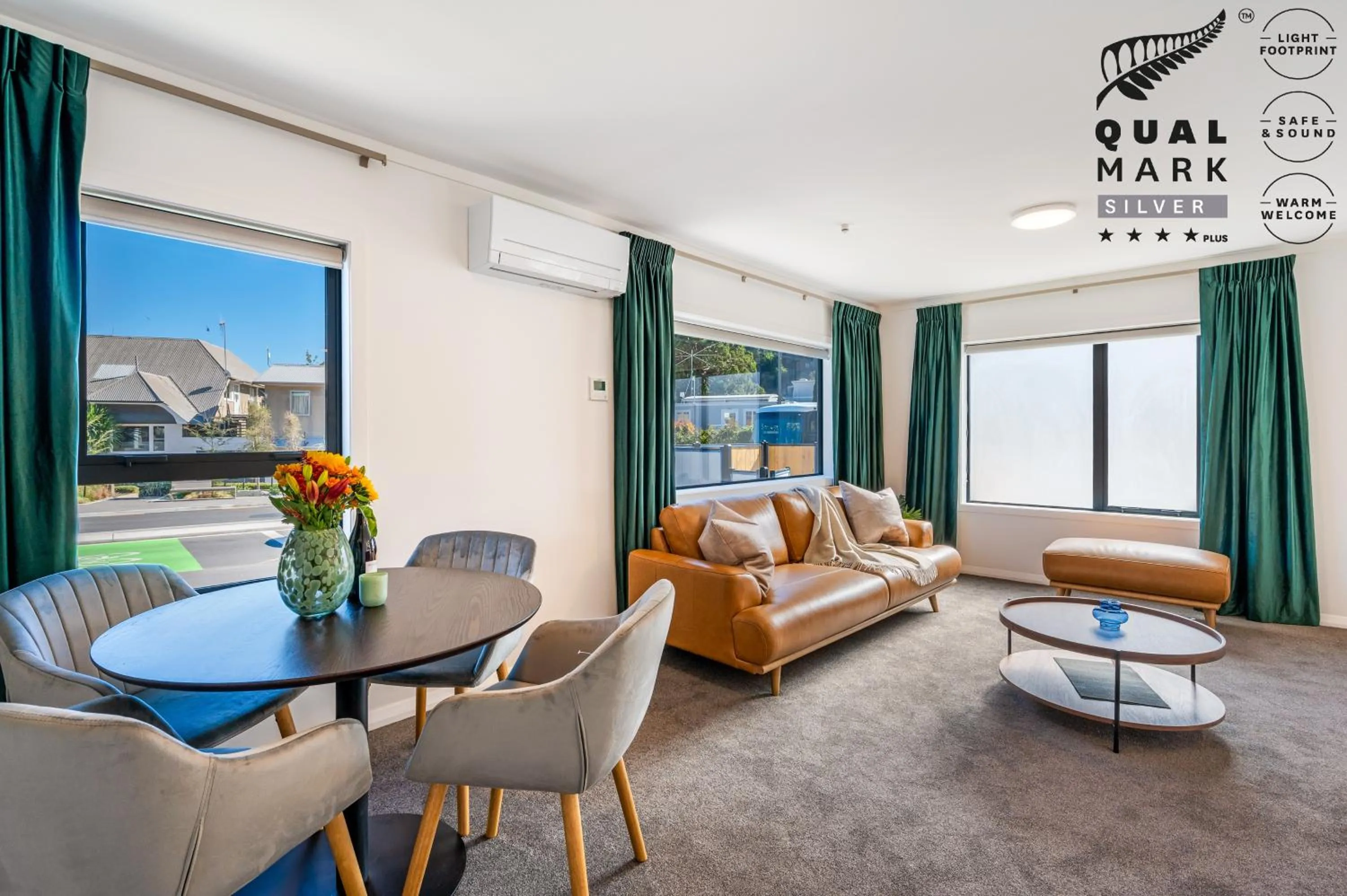 Living room in Luxe Suites & Apartments