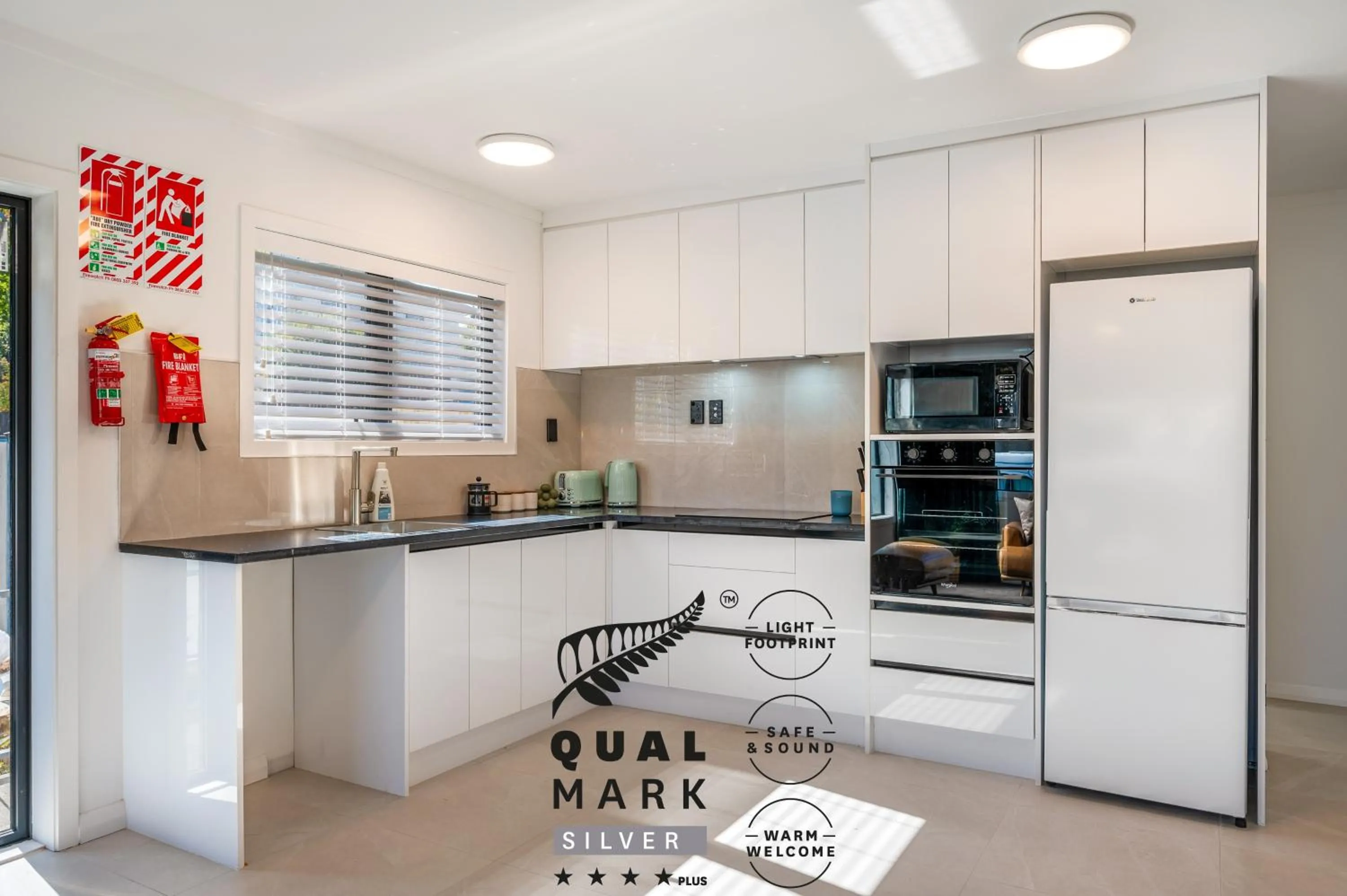 oven in Luxe Suites & Apartments