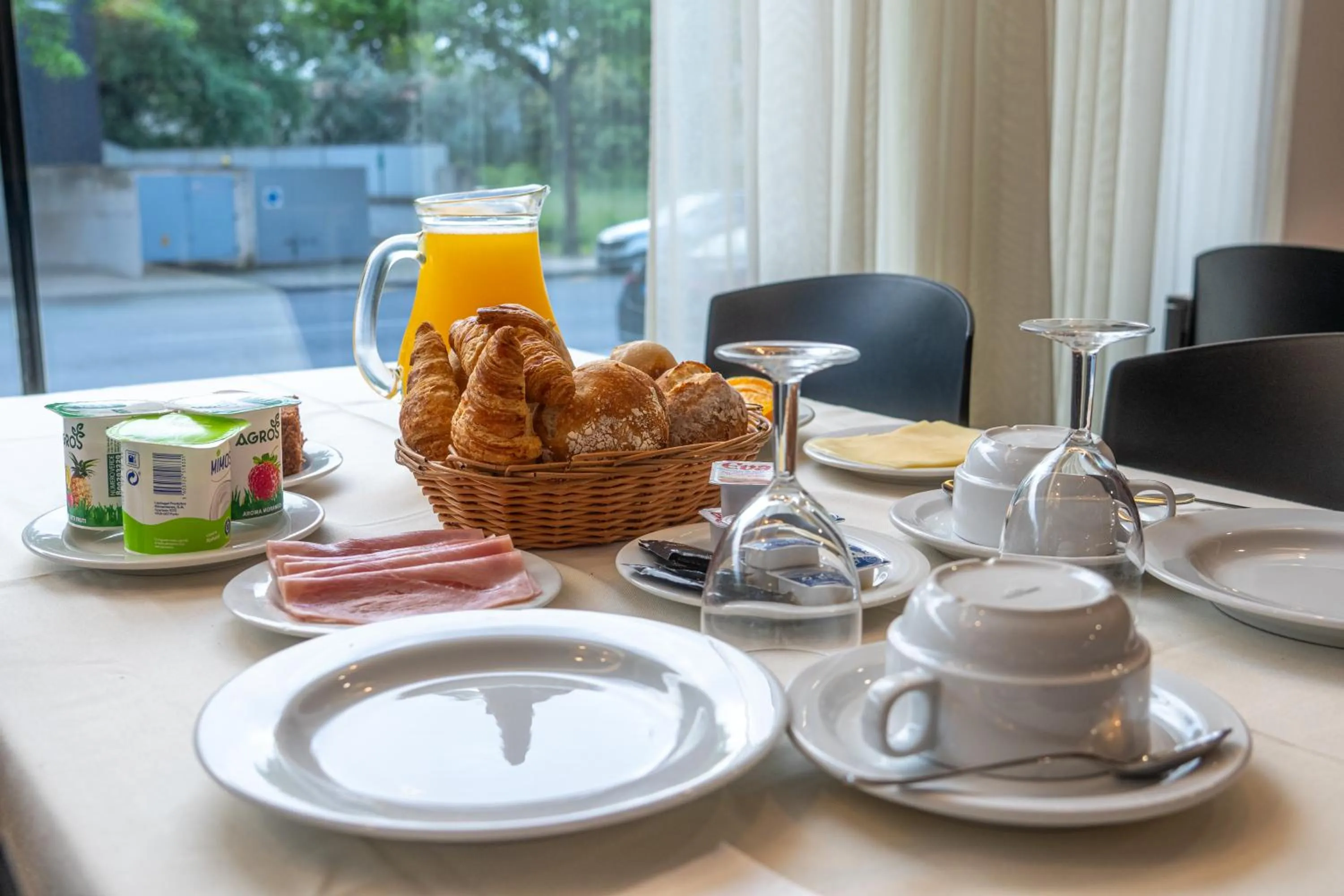 Buffet breakfast in Hotel Azinheira by RIDAN Hotels