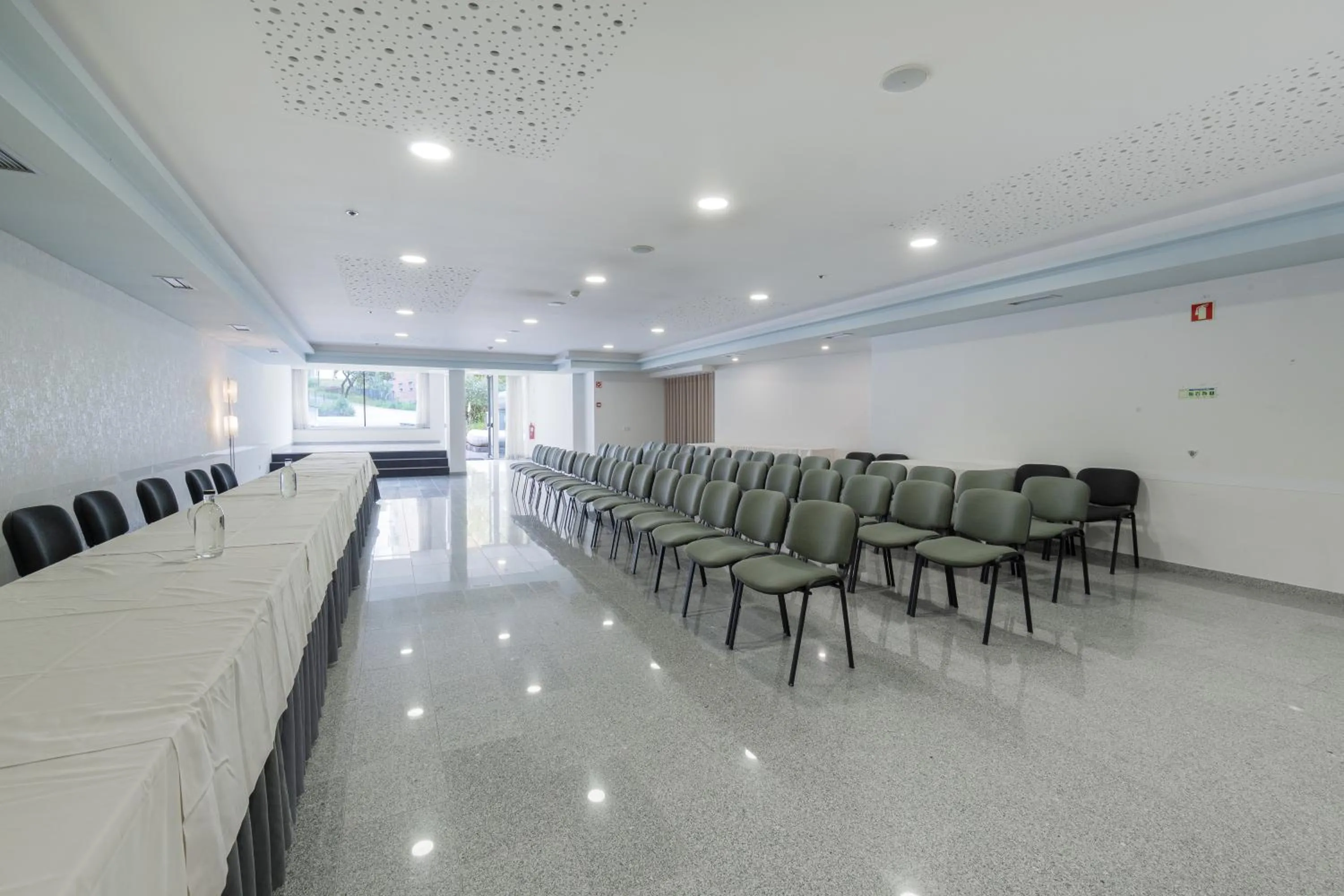 Meeting/conference room in Hotel Azinheira by RIDAN Hotels