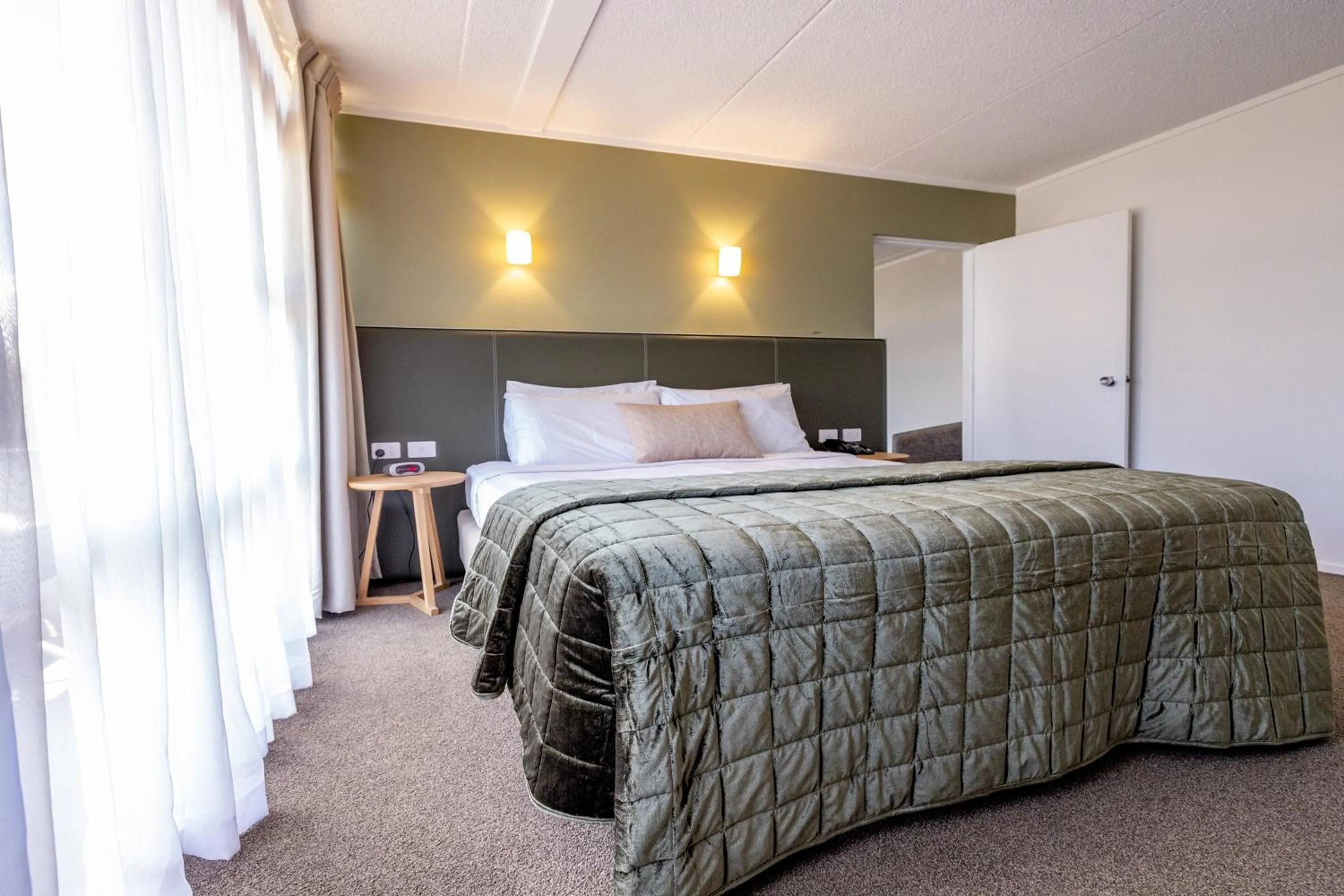 Bed in Auckland Rose Park Hotel