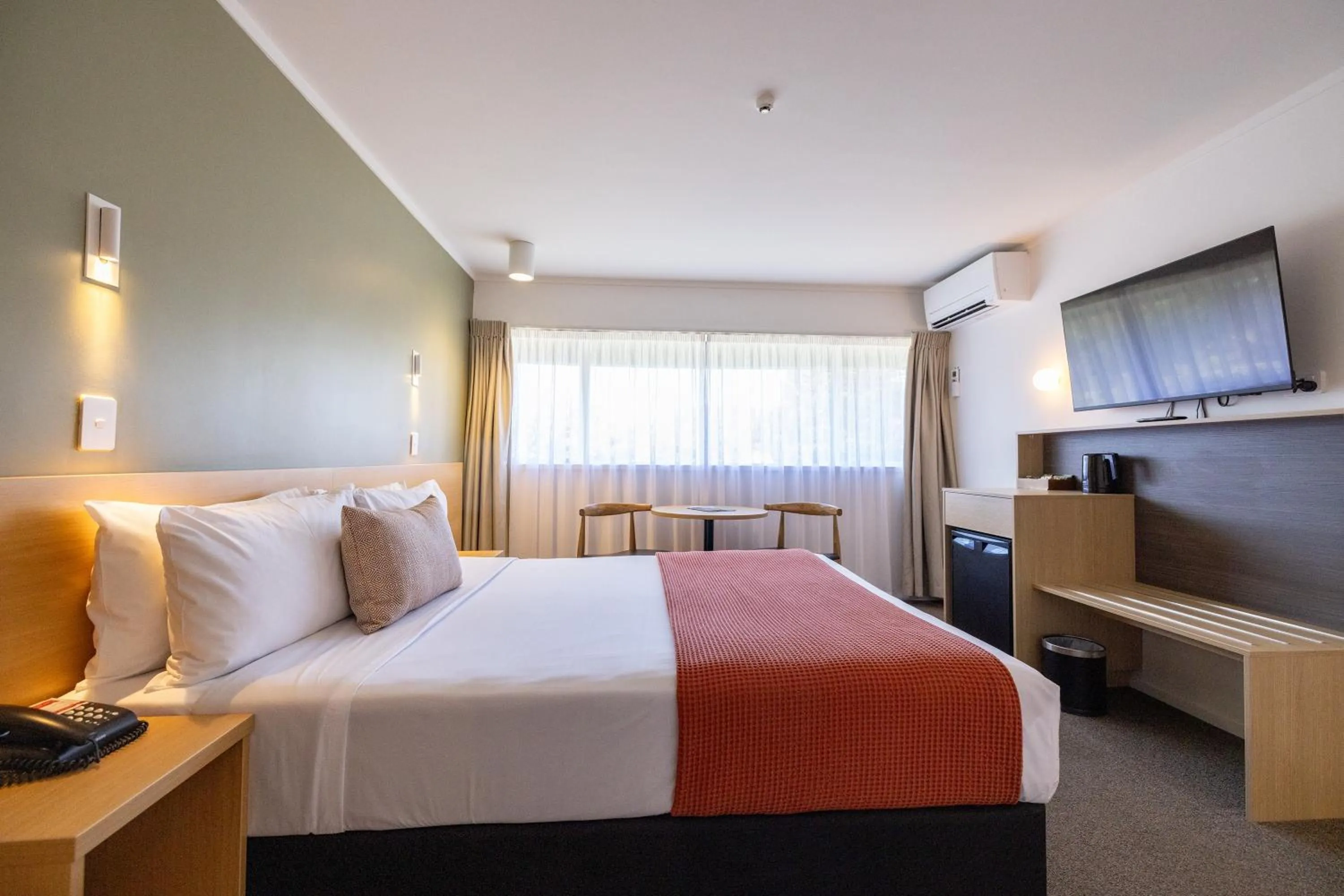 Bed in Auckland Rose Park Hotel