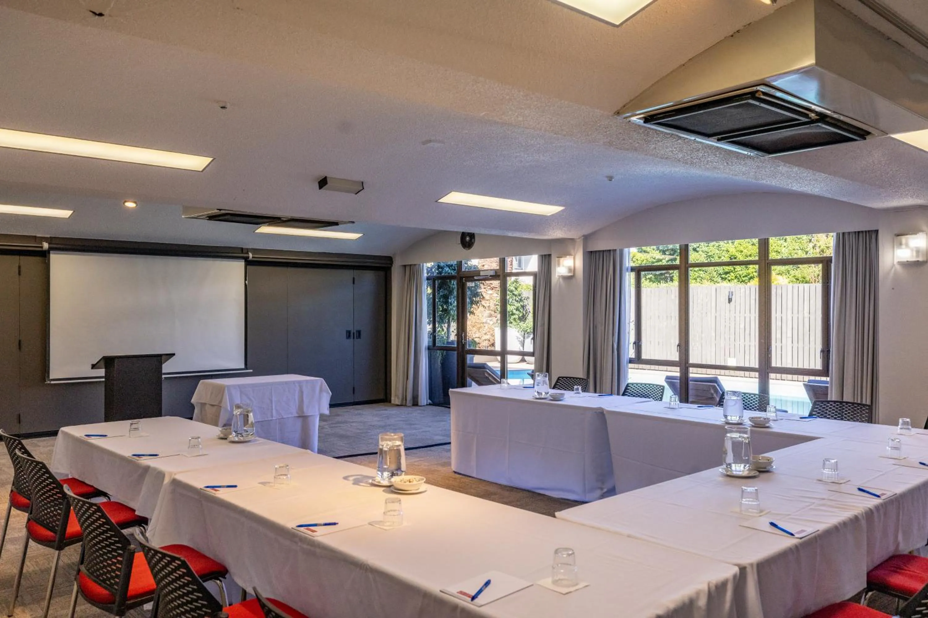 Meeting/conference room in Auckland Rose Park Hotel