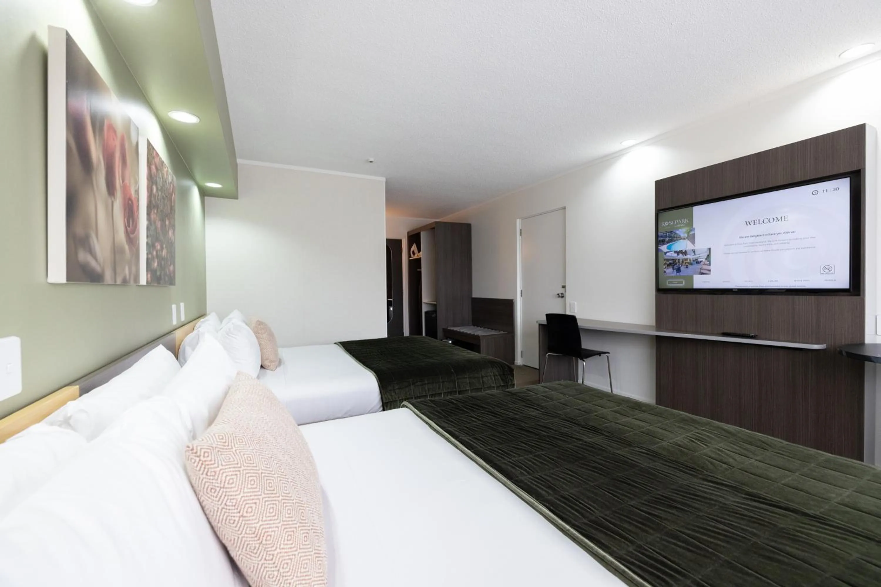 Bed in Auckland Rose Park Hotel