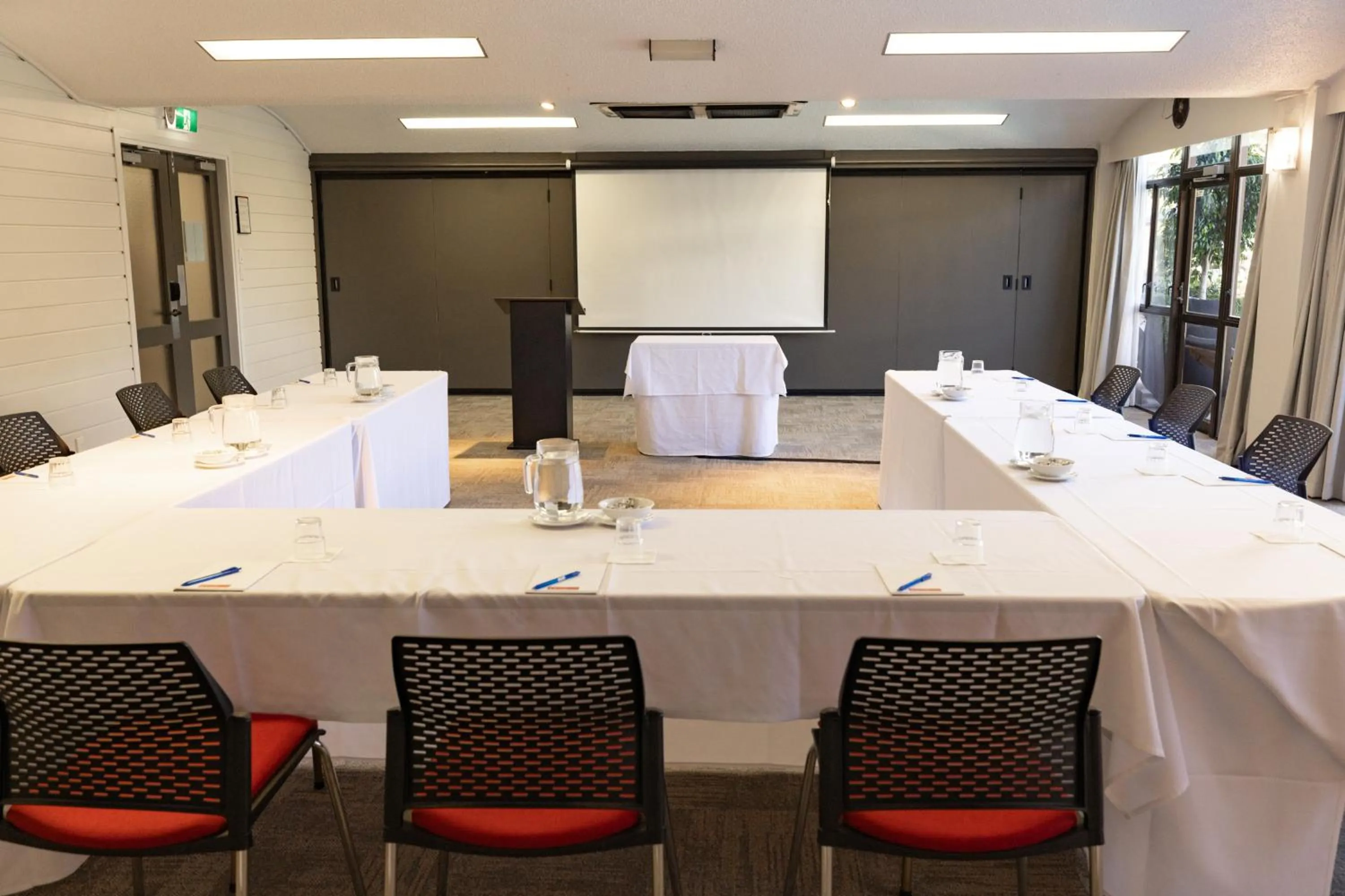 Meeting/conference room in Auckland Rose Park Hotel