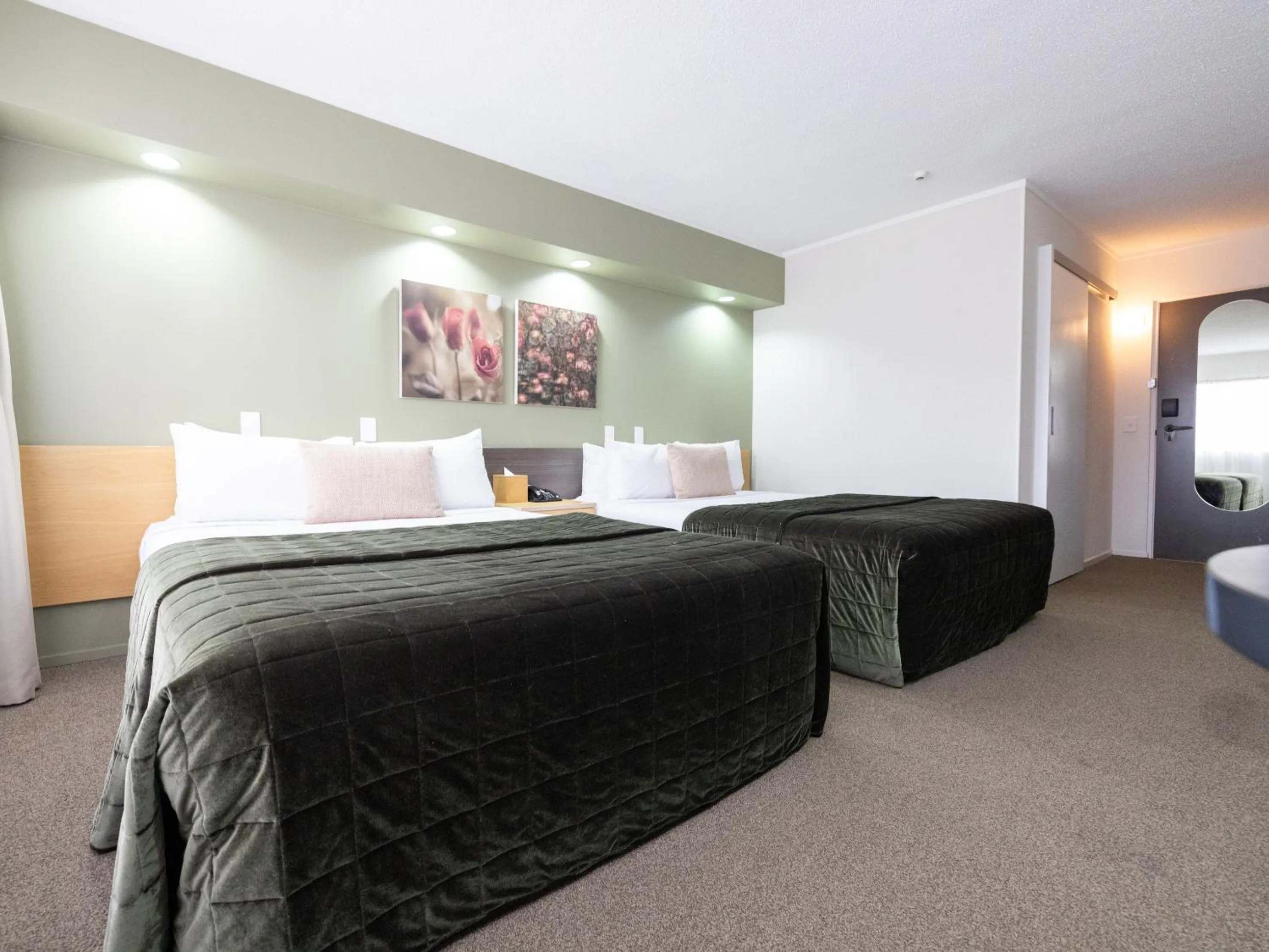 Bed in Auckland Rose Park Hotel