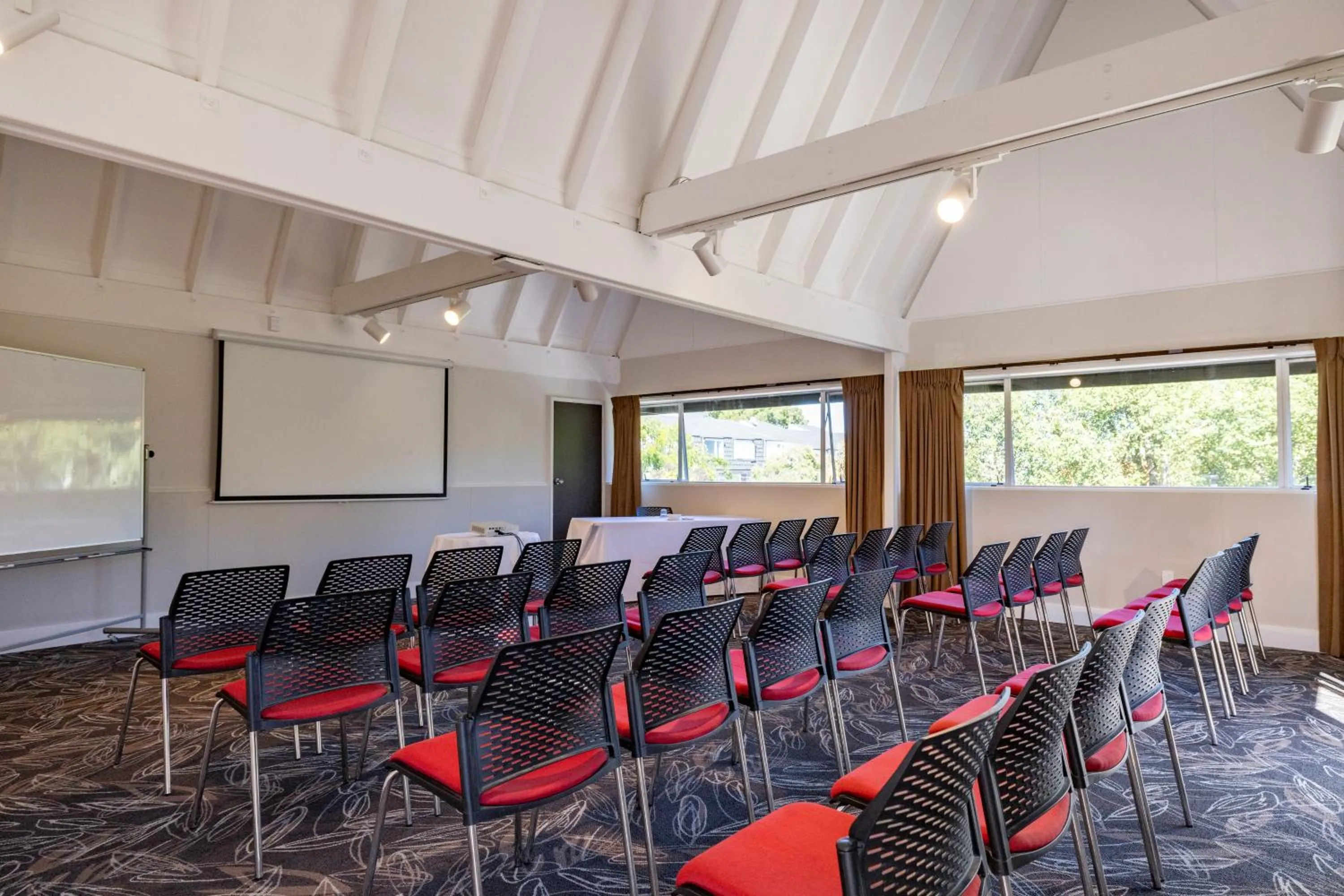 Meeting/conference room in Auckland Rose Park Hotel