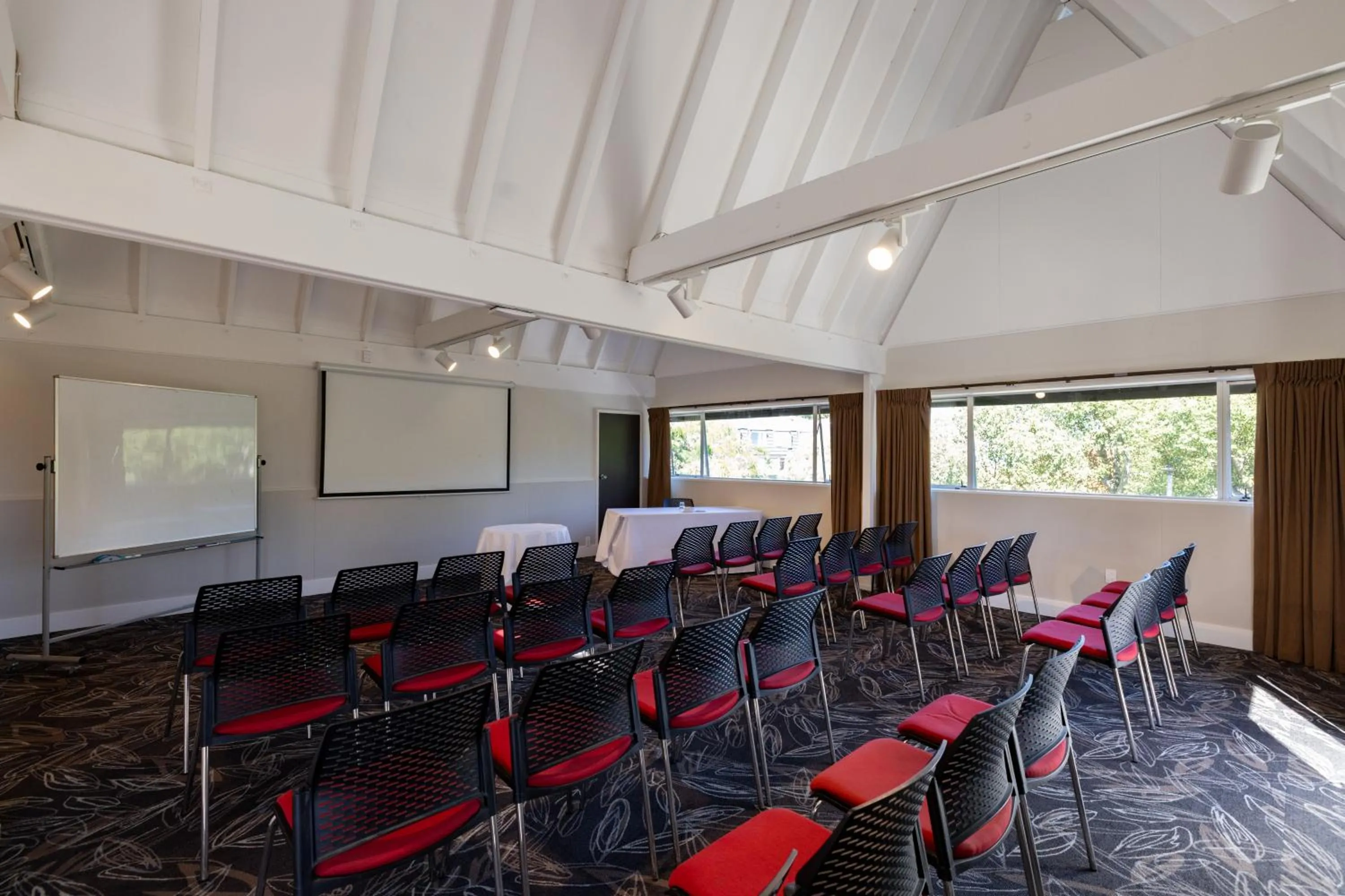 Meeting/conference room in Auckland Rose Park Hotel