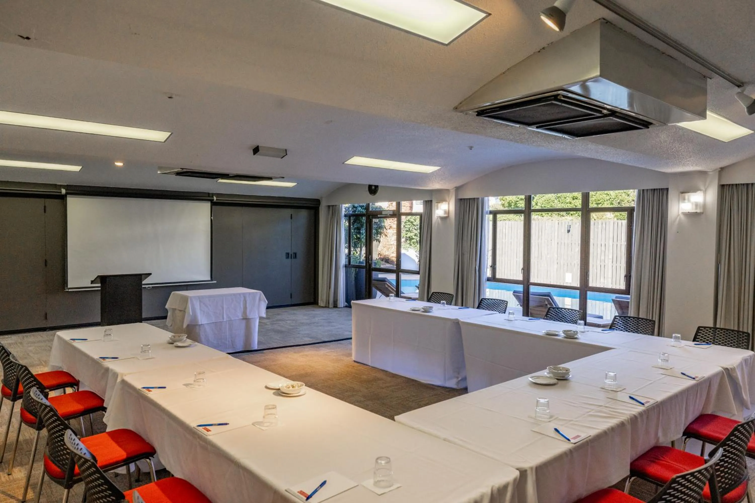 Meeting/conference room in Auckland Rose Park Hotel